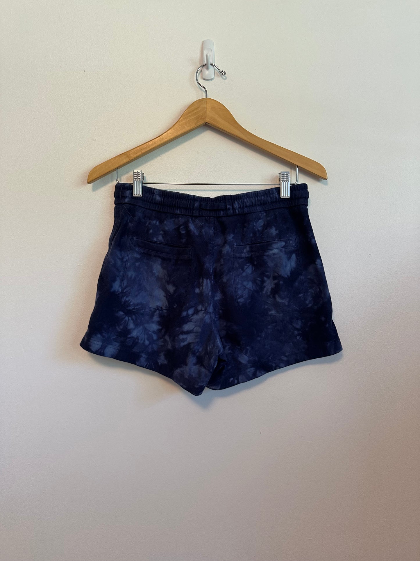 Athleta Farallon Drawstring Waist Shorts in Navy Blue Tie Dye Cotton Spandex | Size Small