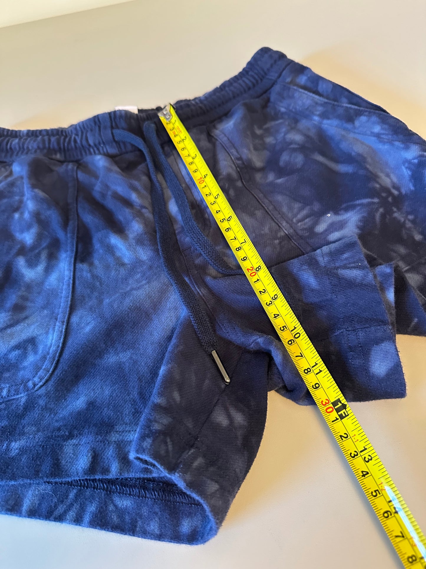 Athleta Farallon Drawstring Waist Shorts in Navy Blue Tie Dye Cotton Spandex | Size Small