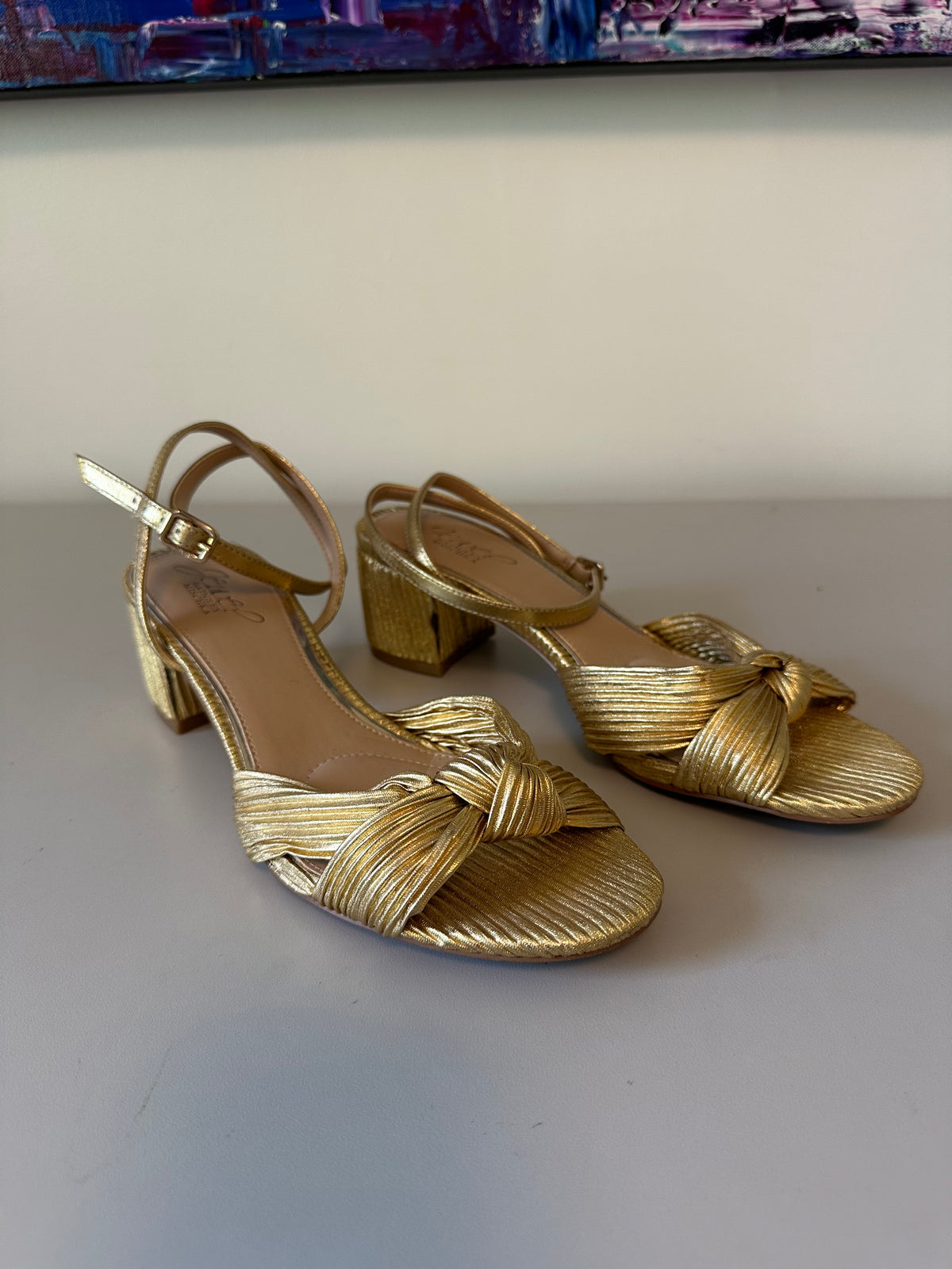 Jewel Badgley Mischka Gold Metallic Pleated Block Heel Sandals | Size 7.5