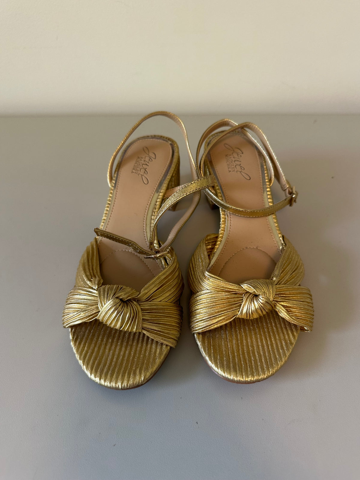 Jewel Badgley Mischka Gold Metallic Pleated Block Heel Sandals | Size 7.5