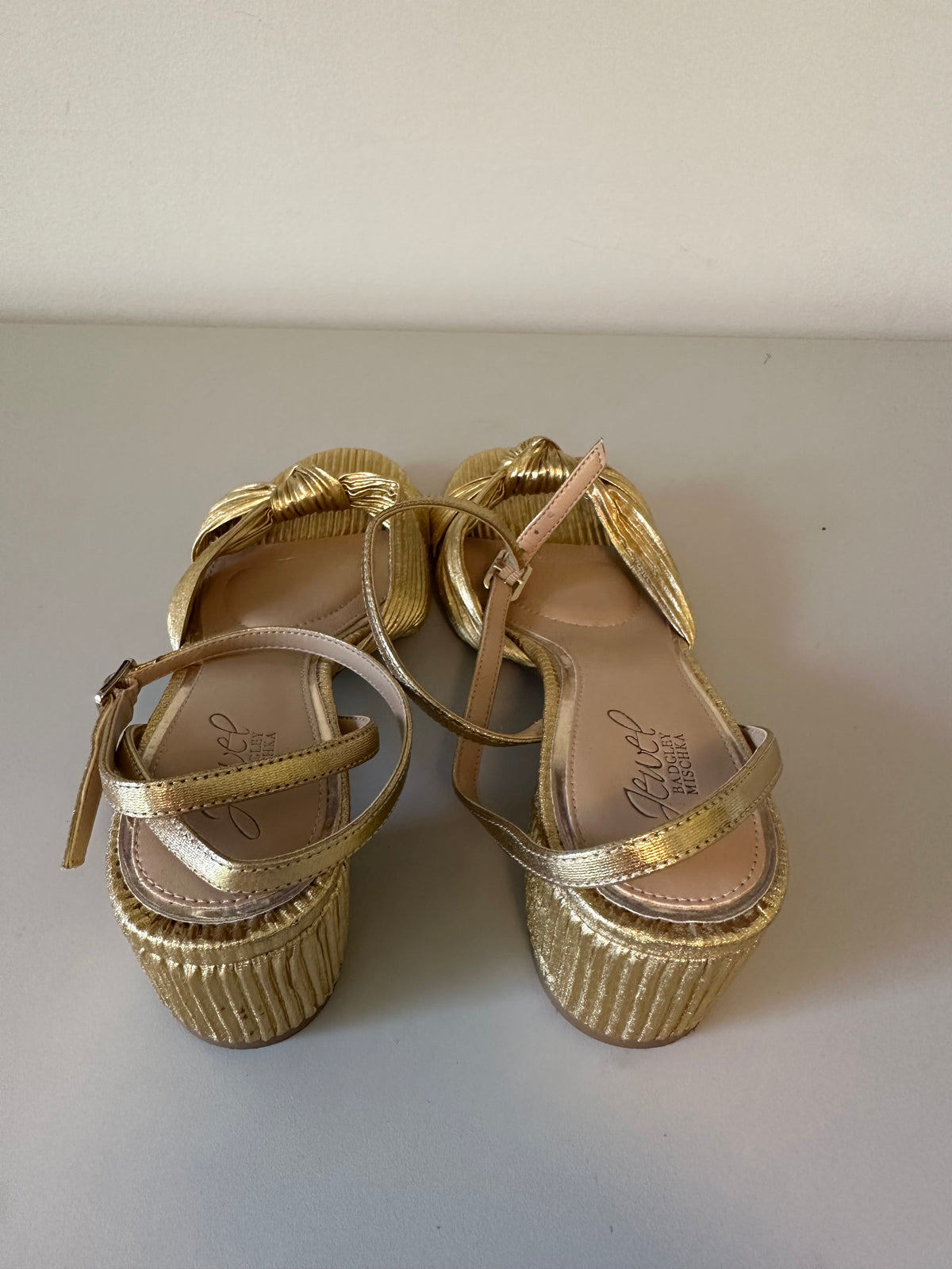 Jewel Badgley Mischka Gold Metallic Pleated Block Heel Sandals | Size 7.5