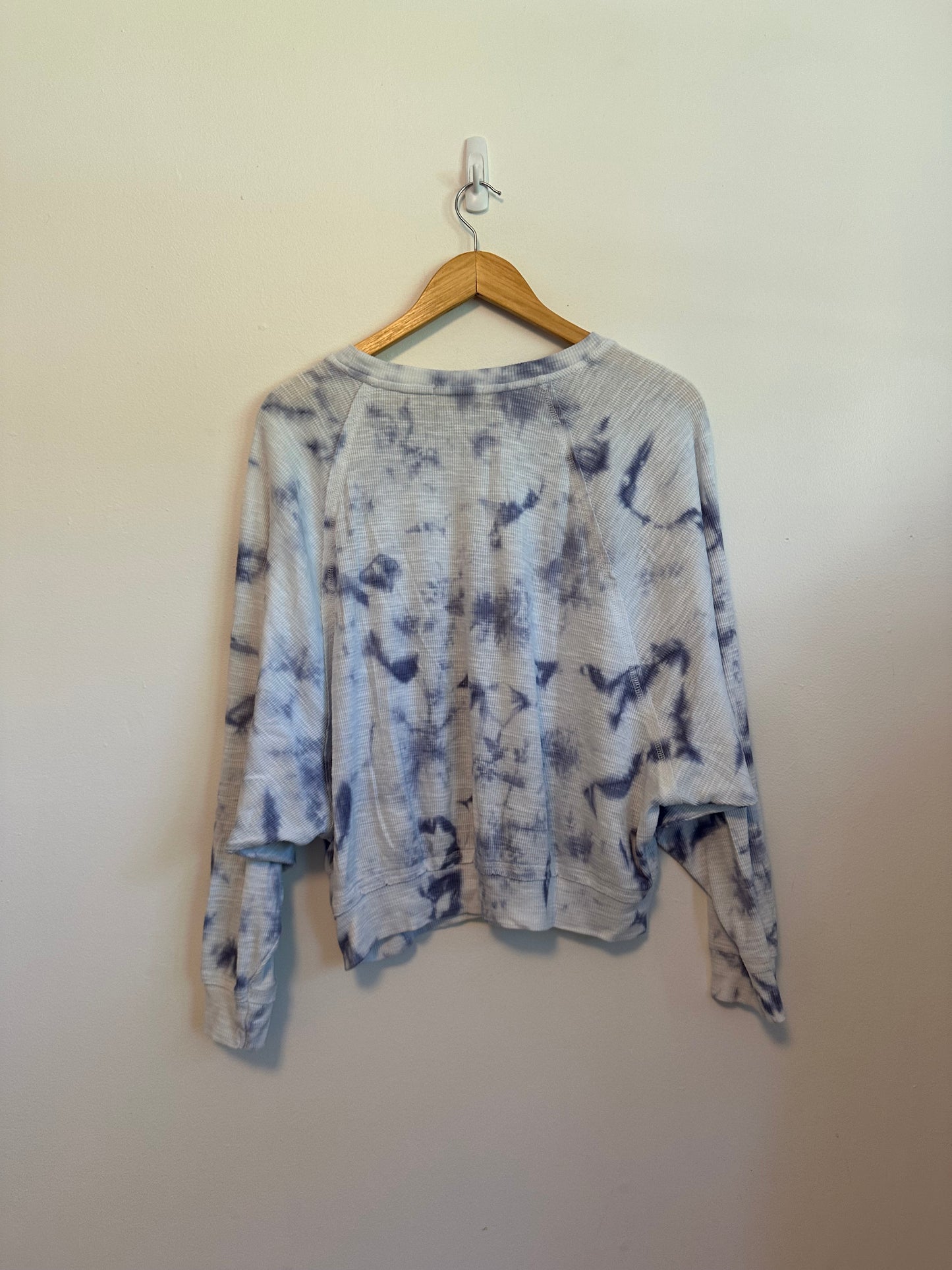 Z Supply Blue + White Tie Dye Thermal Waffle Knit Oversized Sweatshirt | Medium