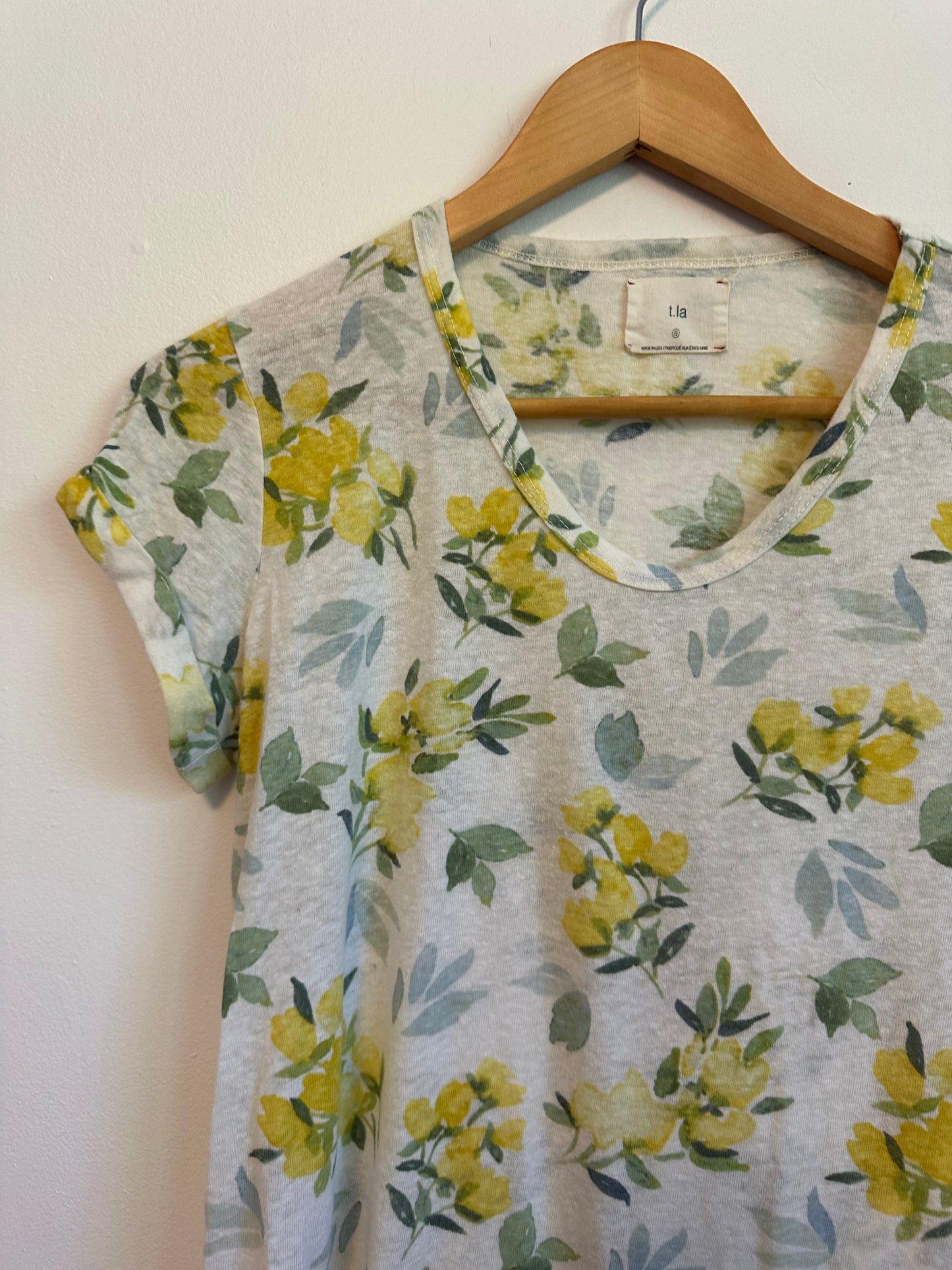 t.la Anthropologie Yellow Floral Scoop Neck Short Sleeve T-Shirt | Size Small