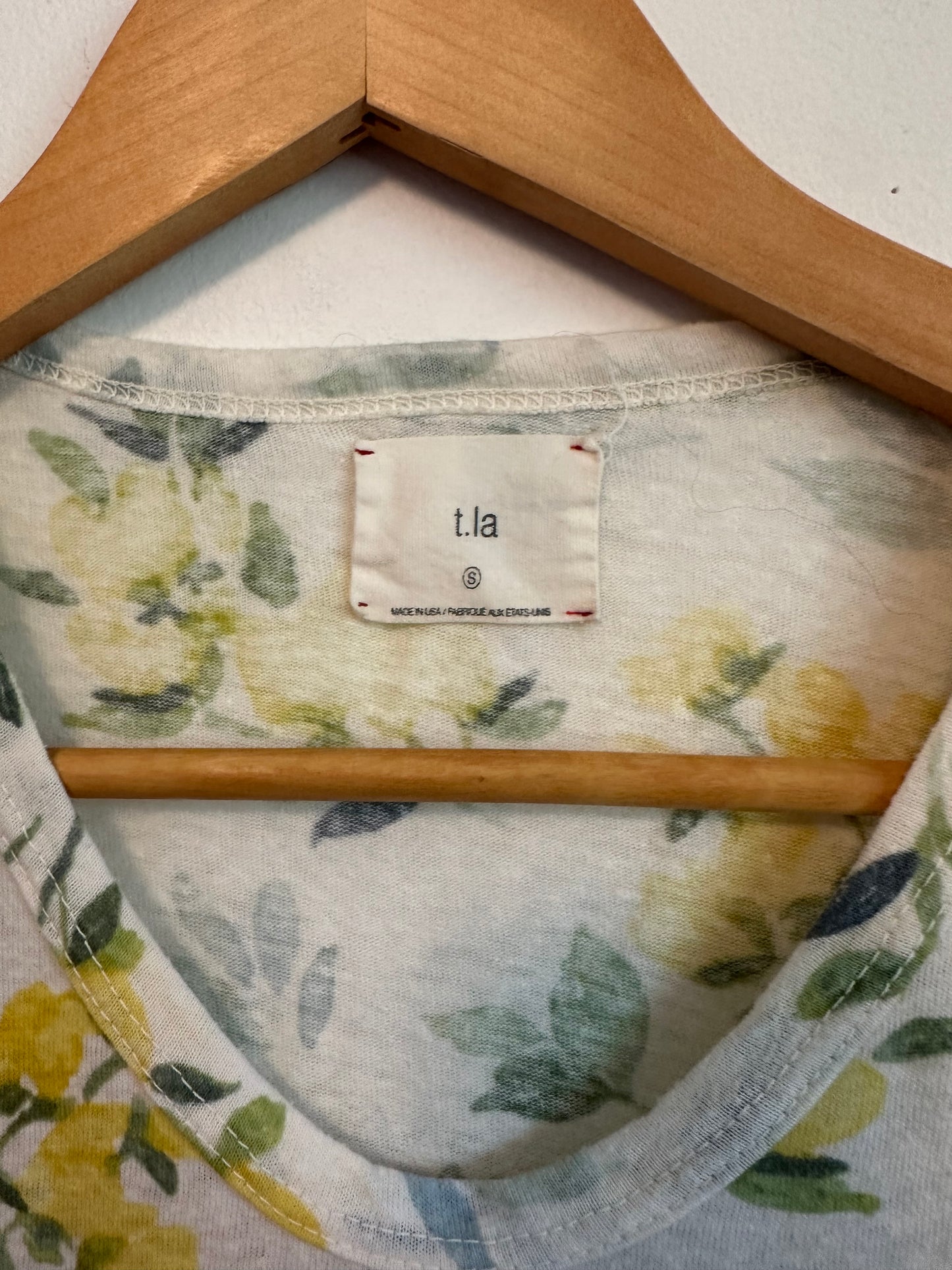 t.la Anthropologie Yellow Floral Scoop Neck Short Sleeve T-Shirt | Size Small