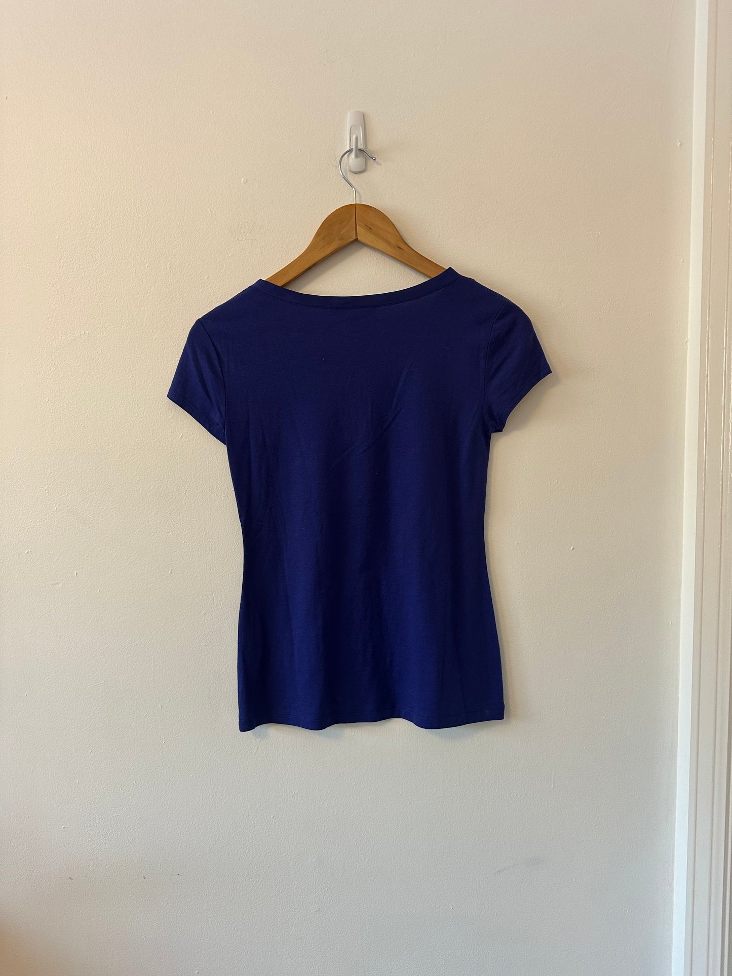 Banana Republic Purple Short Sleeve T-Shirt with Satin Trim | Size XS