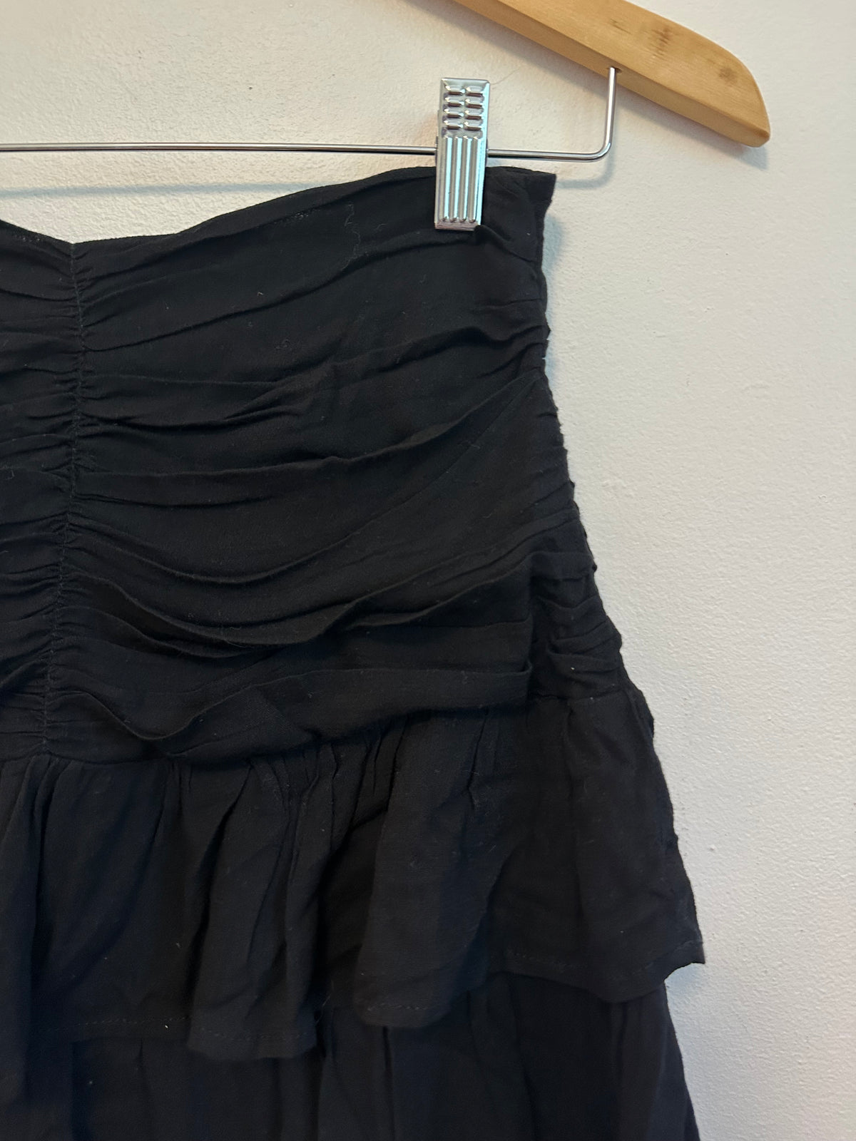 Mainstrip Black Ruched Tiered Ruffle Mini Skirt | Size Small