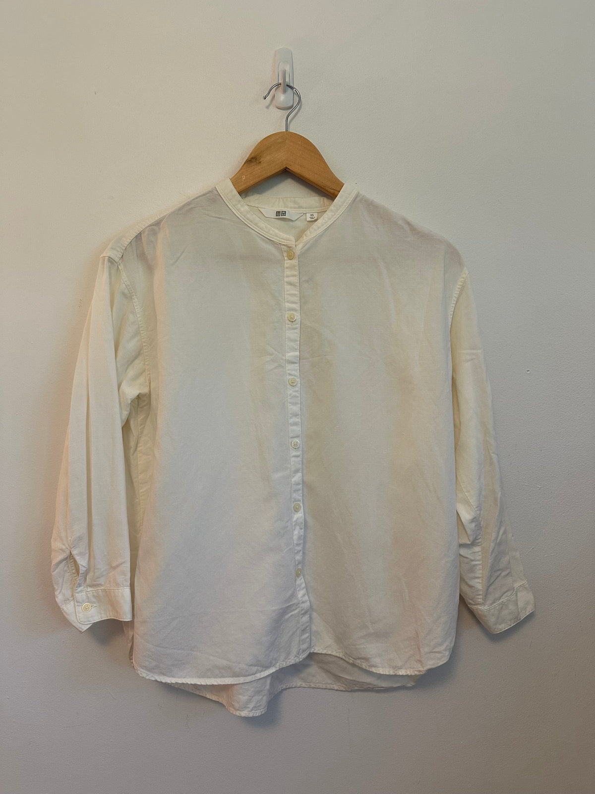 Uniqlo Off White Linen Blend Band Collar Button Up Shirt | Size XS