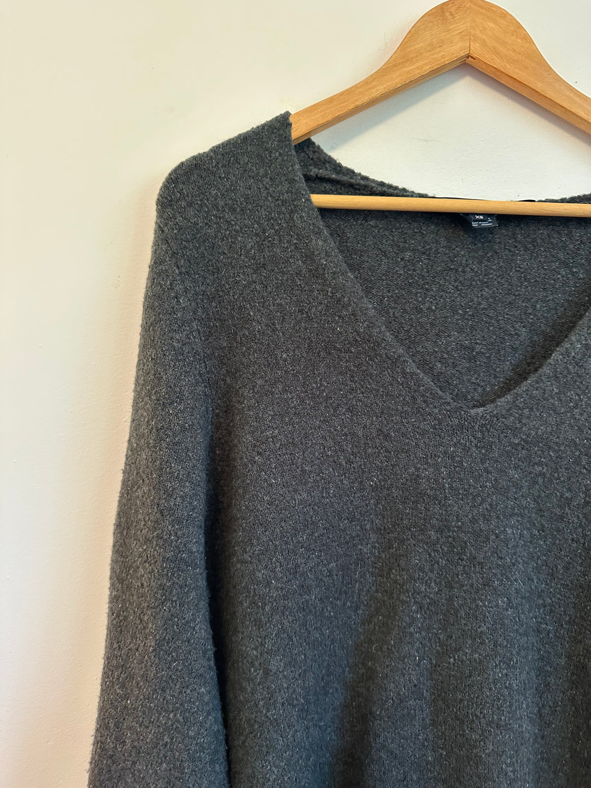 French Connection Charcoal Gray V-Neck Wool Blend Textured Sweater | Size XS