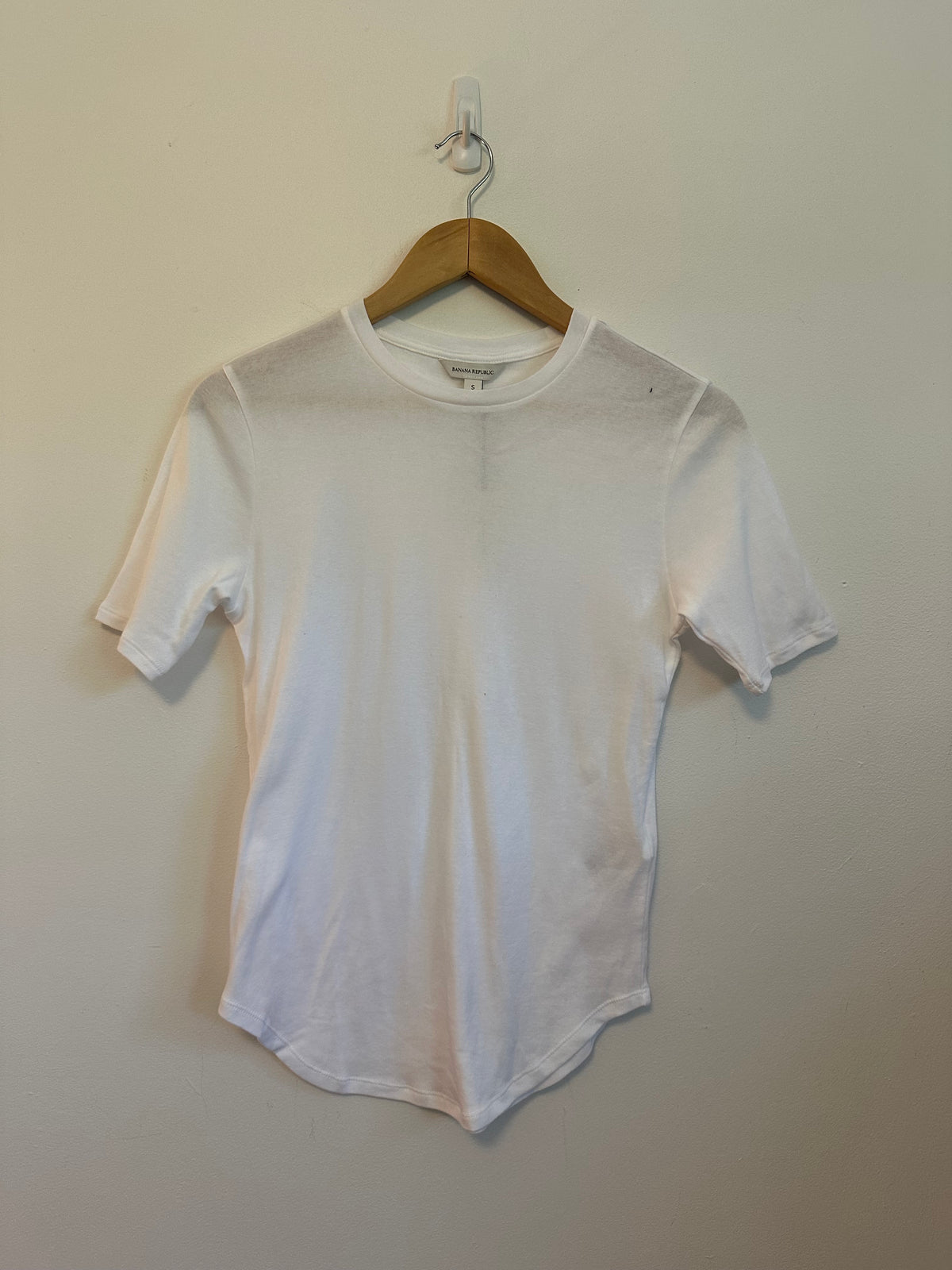 NWT Banana Republic White Short Sleeve Crew Neck Curved Hem T-Shirt | Size Small