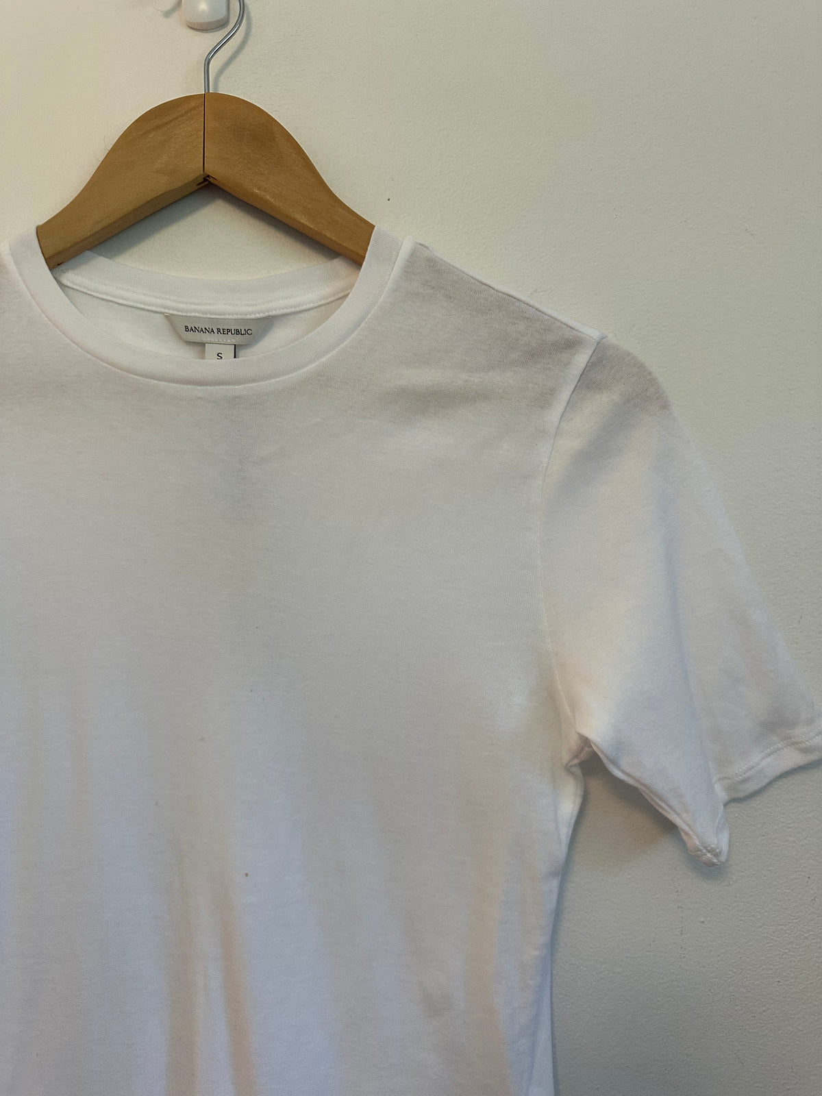 NWT Banana Republic White Short Sleeve Crew Neck Curved Hem T-Shirt | Size Small