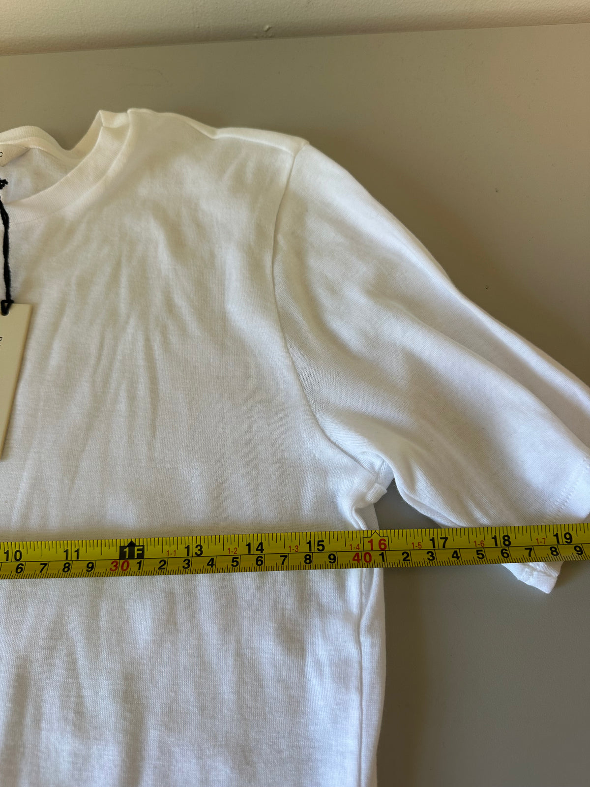 NWT Banana Republic White Short Sleeve Crew Neck Curved Hem T-Shirt | Size Small
