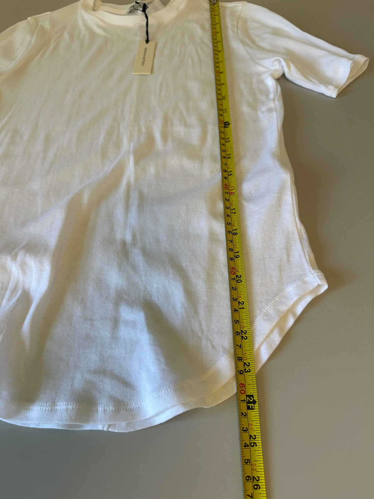 NWT Banana Republic White Short Sleeve Crew Neck Curved Hem T-Shirt | Size Small