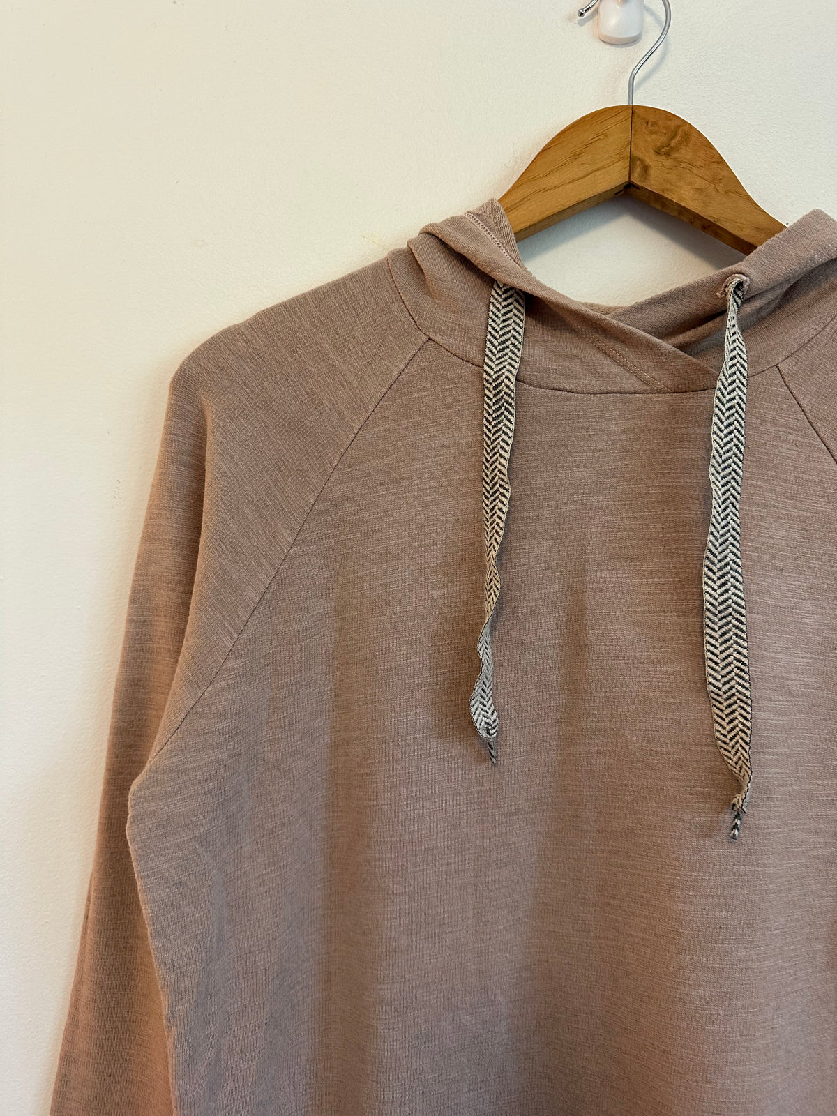 Monrow Mauve Heathered French Terry Raglan Hoodie | Size Small