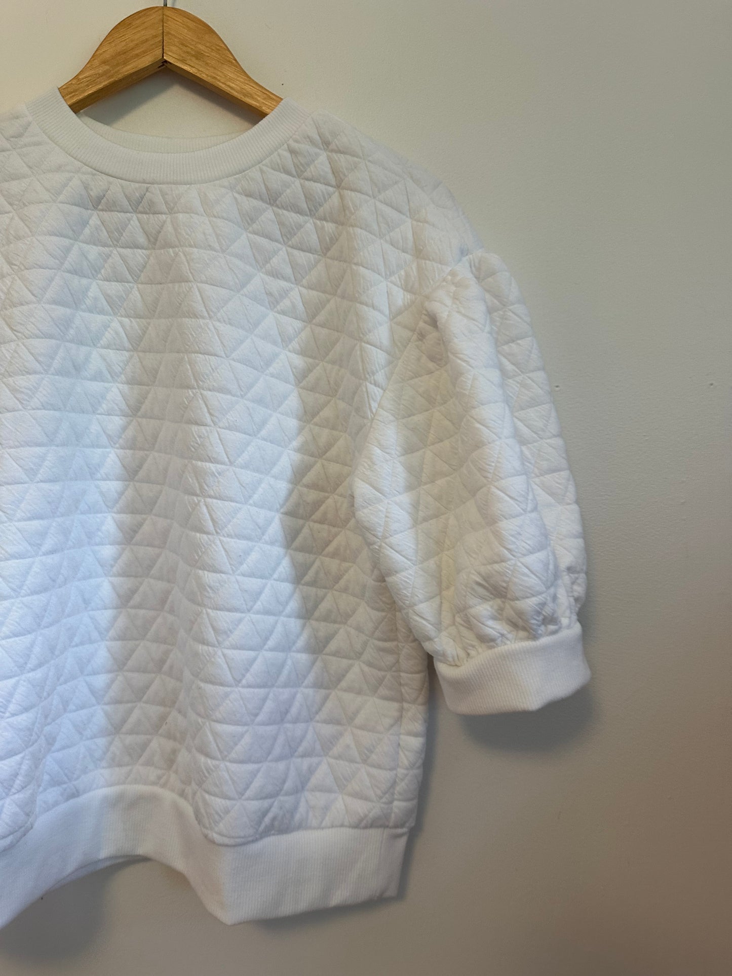A New Day White Quilted Puff Sleeve Short Sleeve Crew Neck Sweatshirt | Size Medium