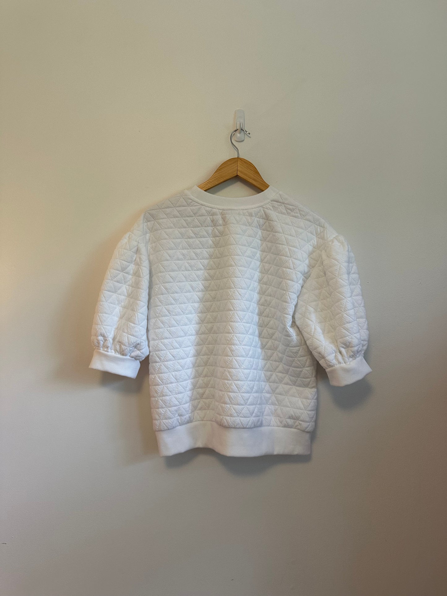A New Day White Quilted Puff Sleeve Short Sleeve Crew Neck Sweatshirt | Size Medium