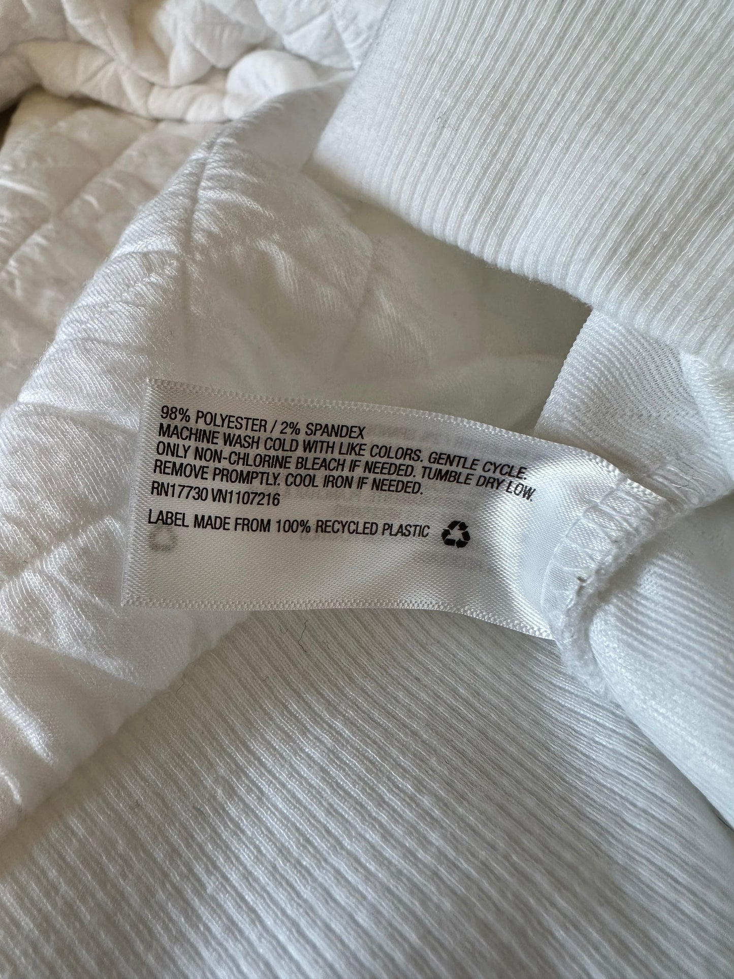 A New Day White Quilted Puff Sleeve Short Sleeve Crew Neck Sweatshirt | Size Medium