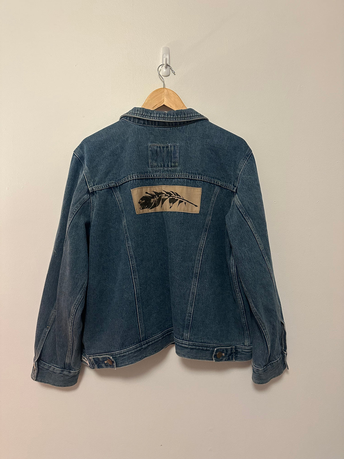 Crossing Pointe Blue Denim Trucker Jacket with Feather Back Patch in Cotton | Size XS