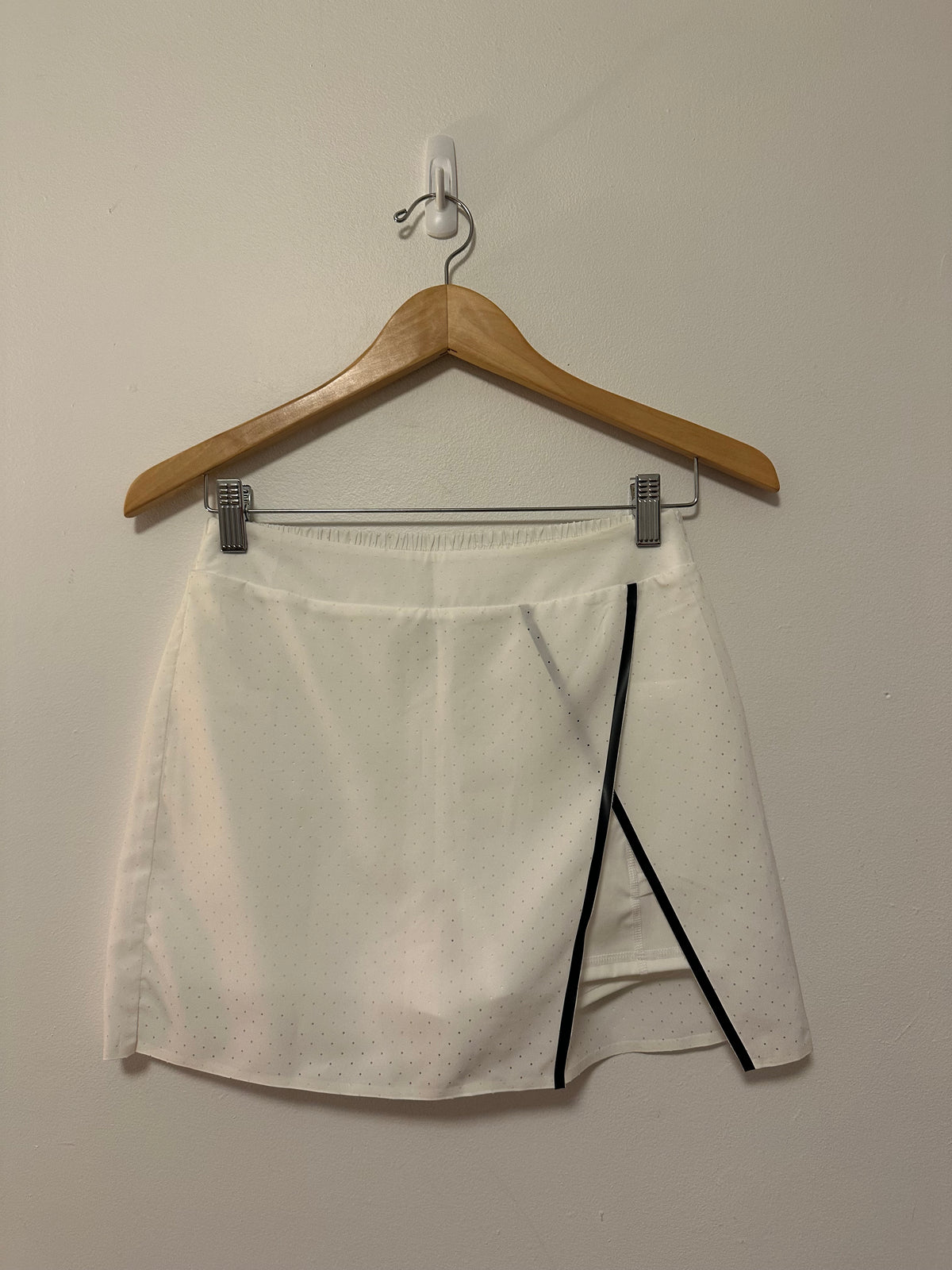 Mono B White Perforated Athletic Tennis Skort with Black Trim | Size Small