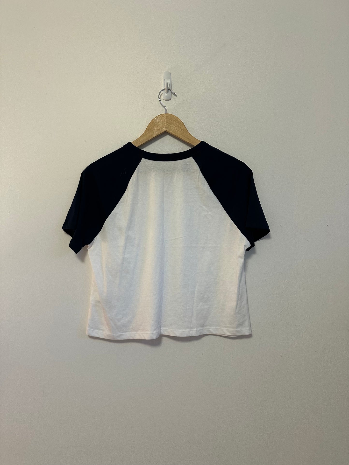 Old Navy Everywear Cropped Raglan Baseball Tee in White and Navy Blue | Medium