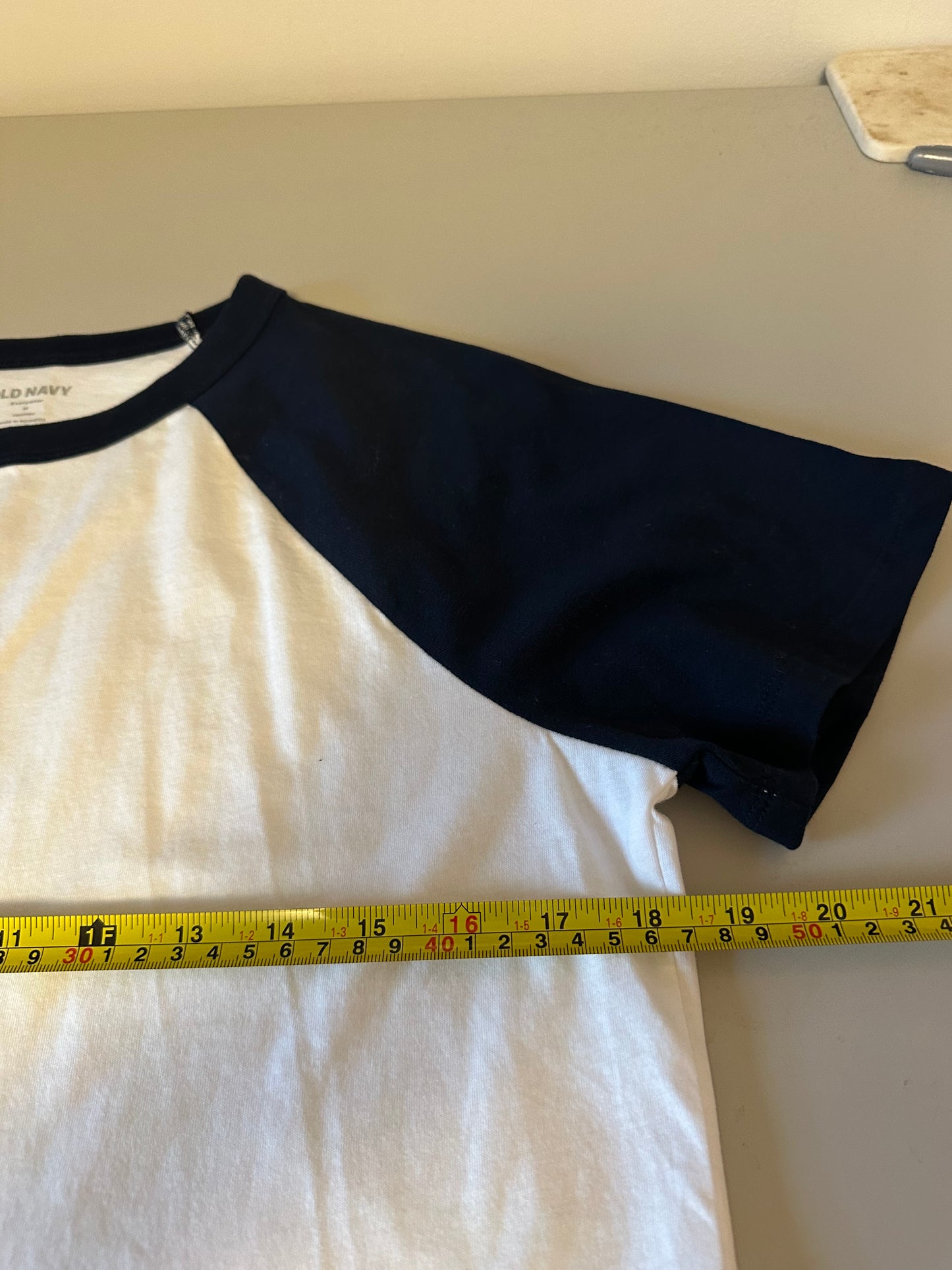 Old Navy Everywear Cropped Raglan Baseball Tee in White and Navy Blue | Medium