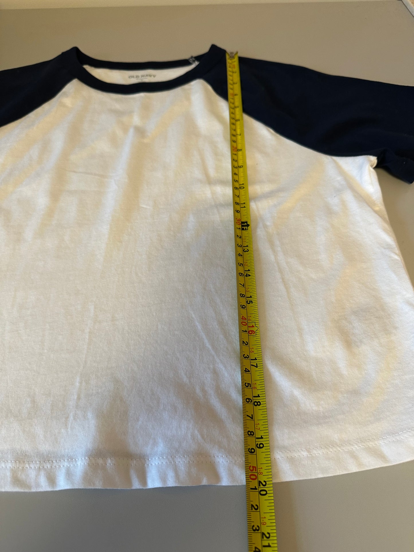 Old Navy Everywear Cropped Raglan Baseball Tee in White and Navy Blue | Medium
