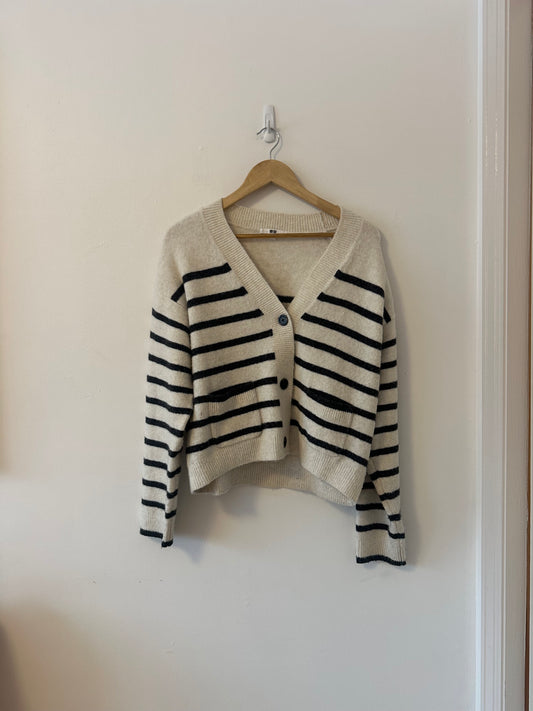 Uniqlo Soufflé Yarn V Neck Short Cardigan in Black and White Stripe | Size Small