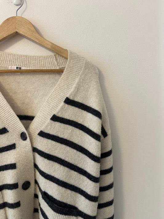 Uniqlo Soufflé Yarn V Neck Short Cardigan in Black and White Stripe | Size Small