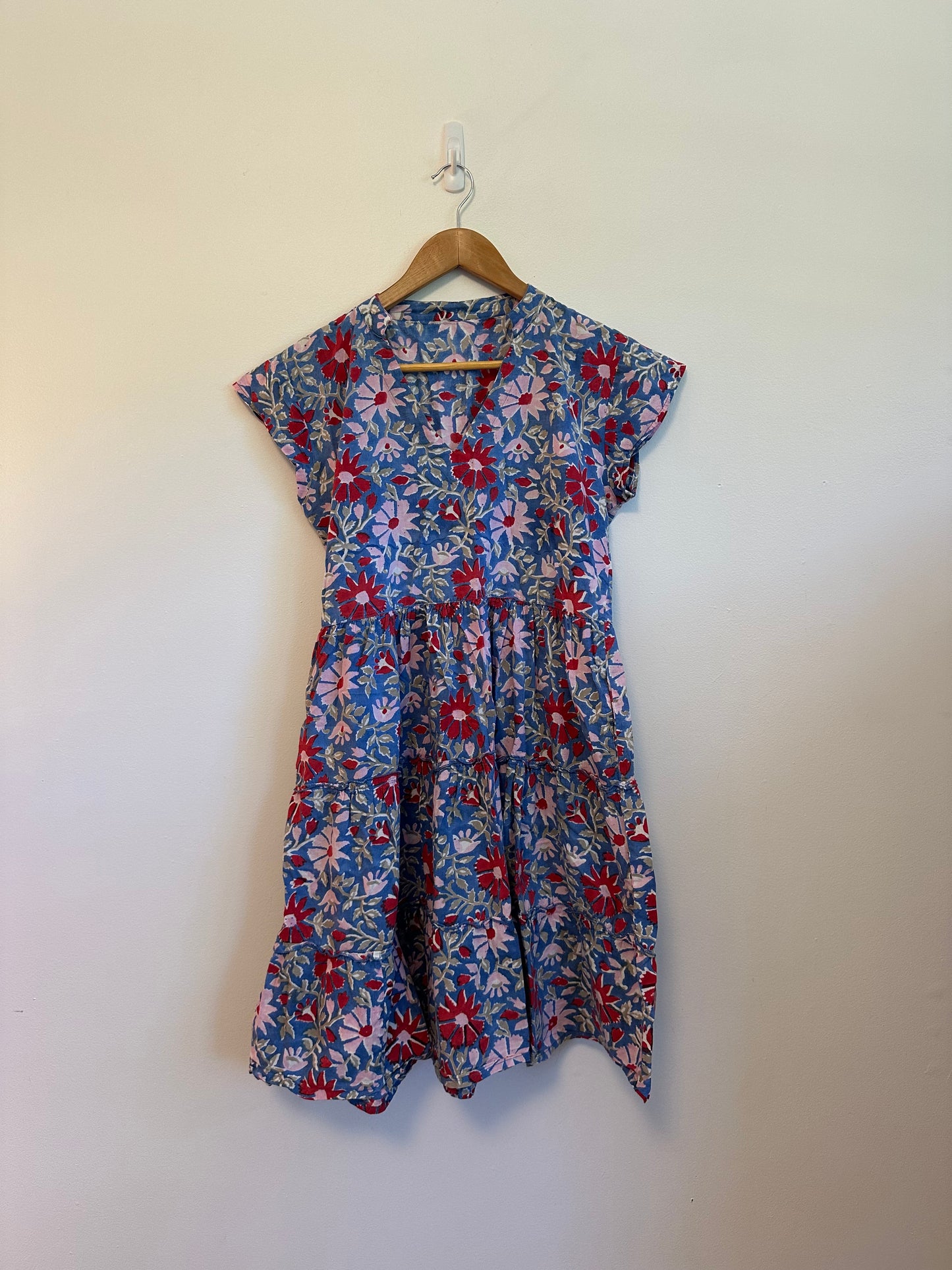 Blue Floral Block Print Tiered V-Neck Cap Sleeve Mini Dress | Size Small