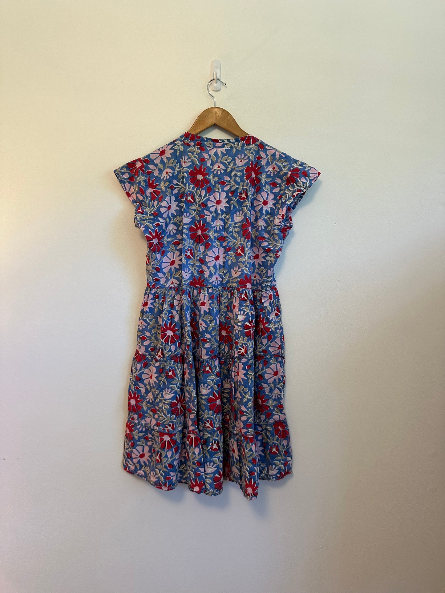 Blue Floral Block Print Tiered V-Neck Cap Sleeve Mini Dress | Size Small