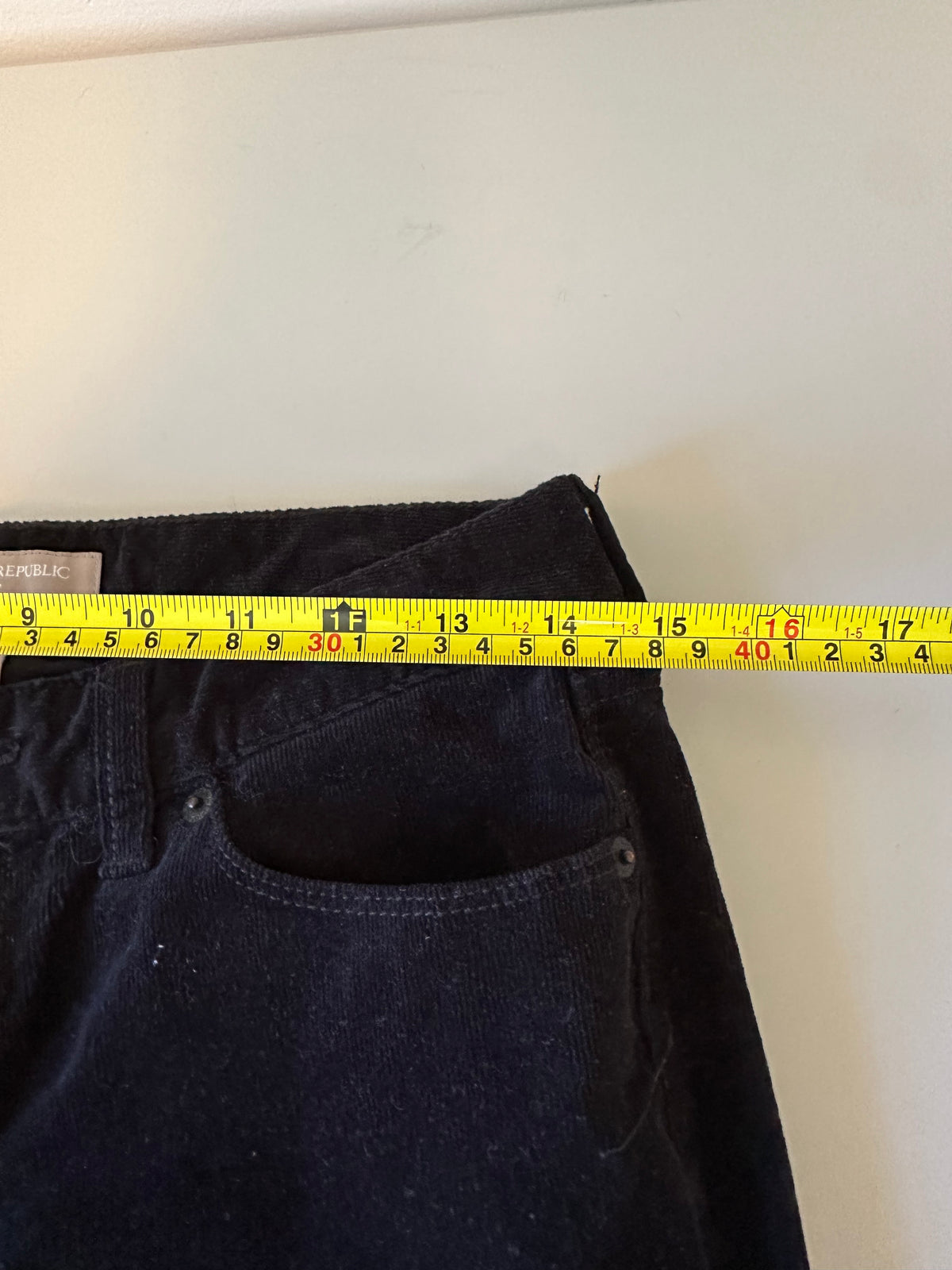 Banana Republic Black Corduroy Skinny Fit Pants | Size 27/4