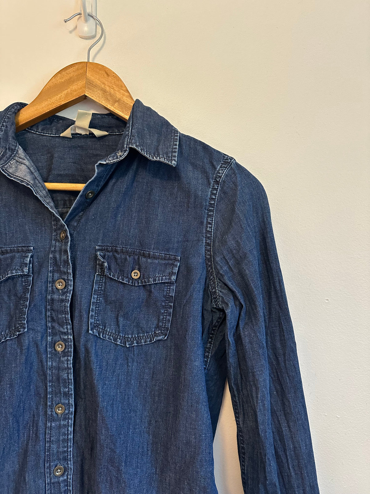 Banana Republic Soft Wash Denim Button Down Shirt in Dark Blue | Size XS