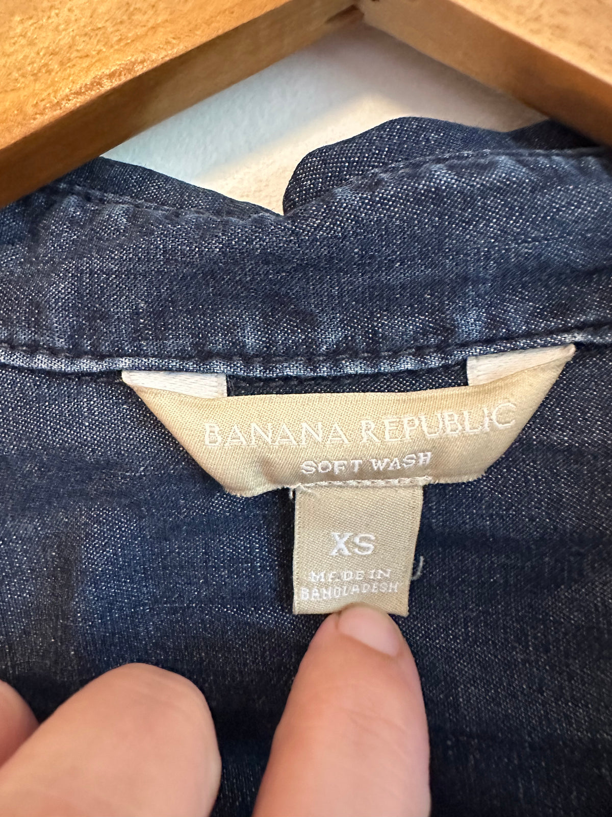 Banana Republic Soft Wash Denim Button Down Shirt in Dark Blue | Size XS