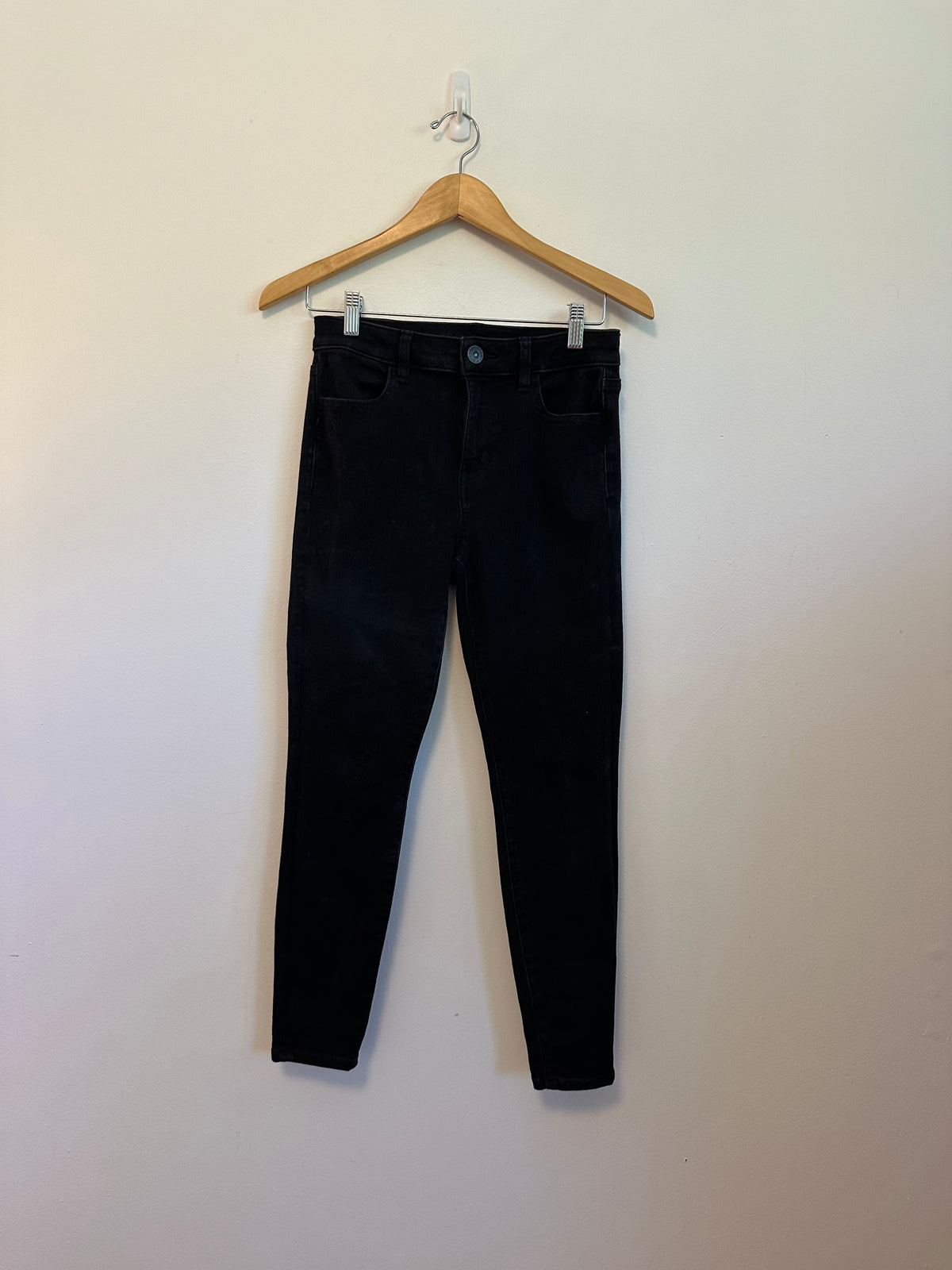 American Eagle Next Level Stretch Skinny Jeans in Black | Size 4 Short
