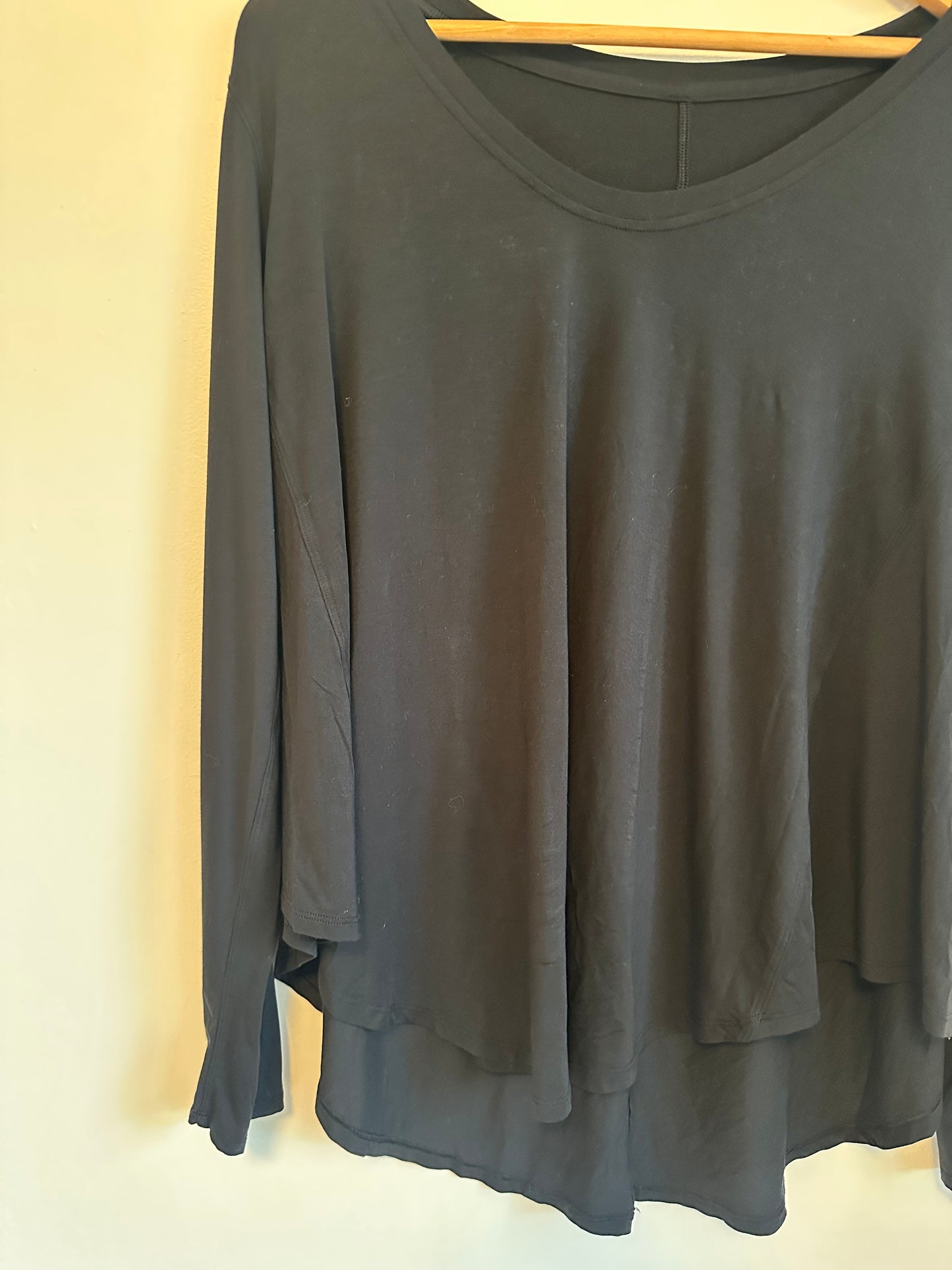 Lululemon Black Long Sleeve Scoop Neck High Low Relaxed Fit Top