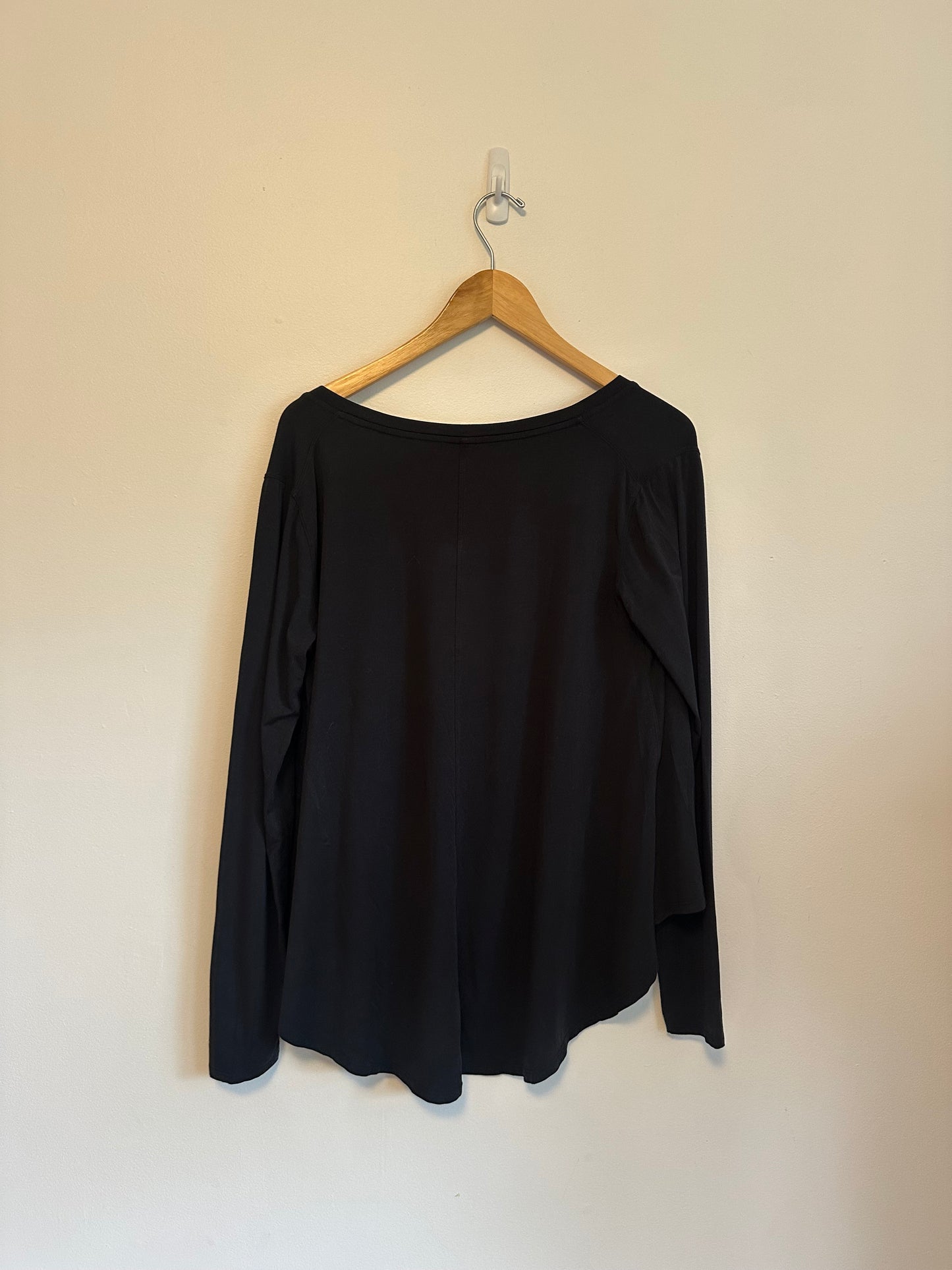 Lululemon Black Long Sleeve Scoop Neck High Low Relaxed Fit Top