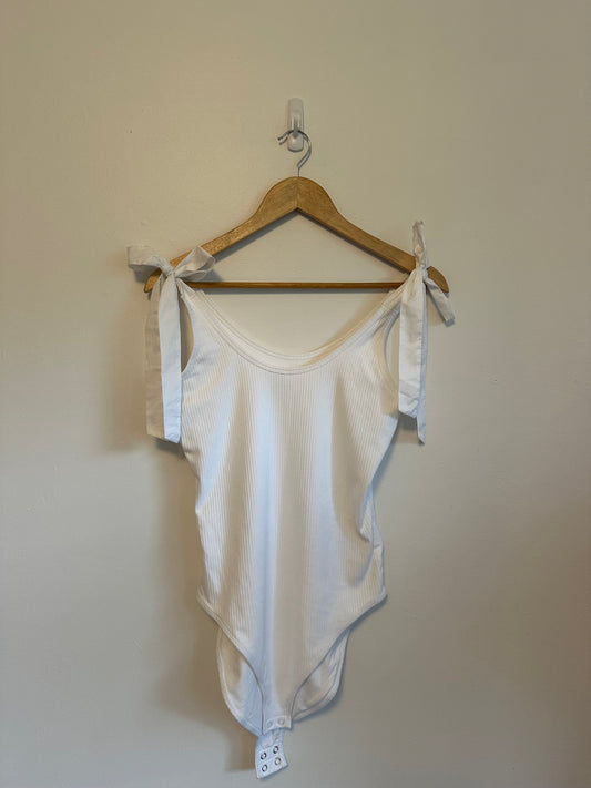 Old Navy White Tie Shoulder Ribbed Scoop Neck Bodysuit | Size Medium