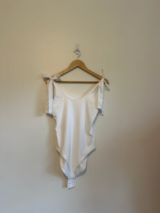 Old Navy White Tie Shoulder Ribbed Scoop Neck Bodysuit | Size Medium
