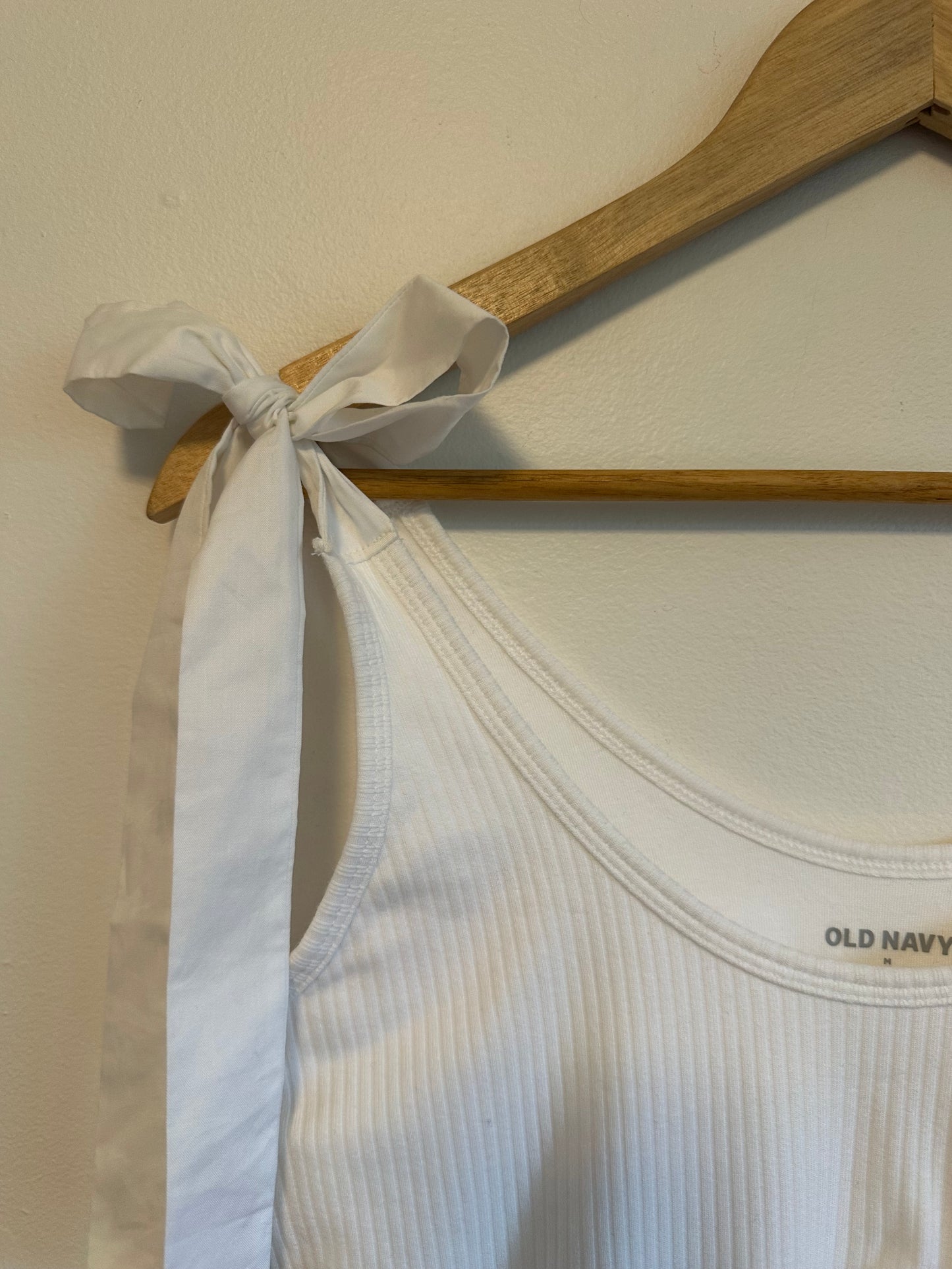 Old Navy White Tie Shoulder Ribbed Scoop Neck Bodysuit | Size Medium