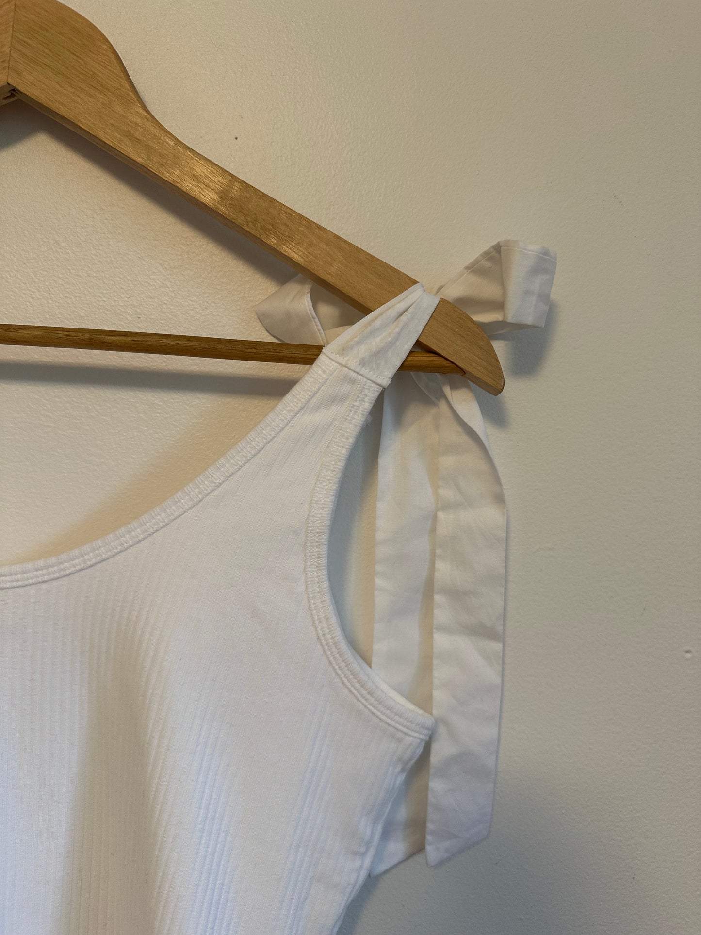 Old Navy White Tie Shoulder Ribbed Scoop Neck Bodysuit | Size Medium