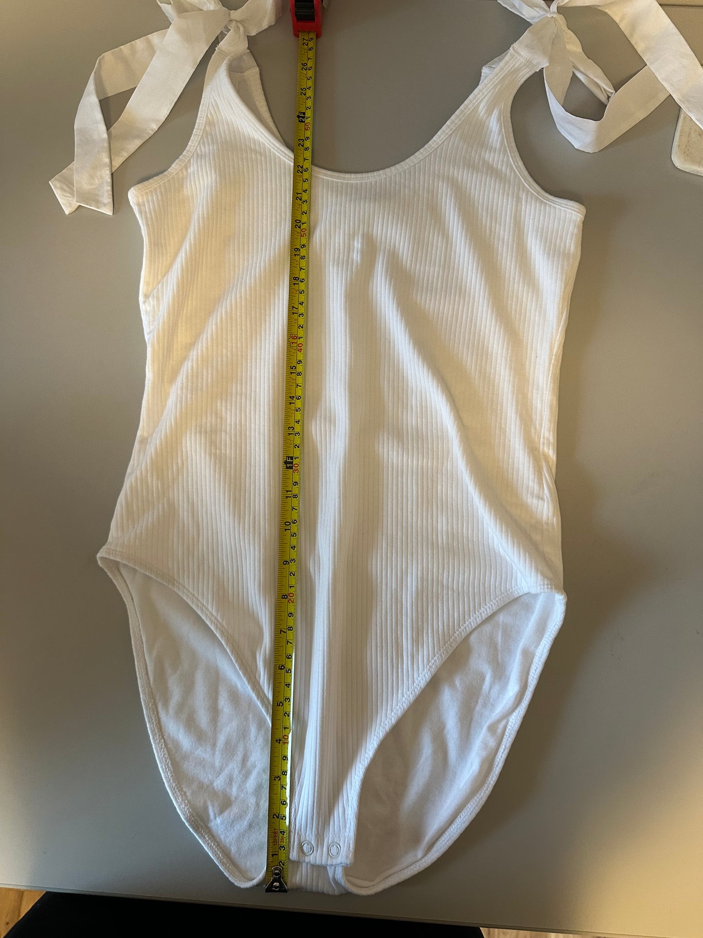 Old Navy White Tie Shoulder Ribbed Scoop Neck Bodysuit | Size Medium