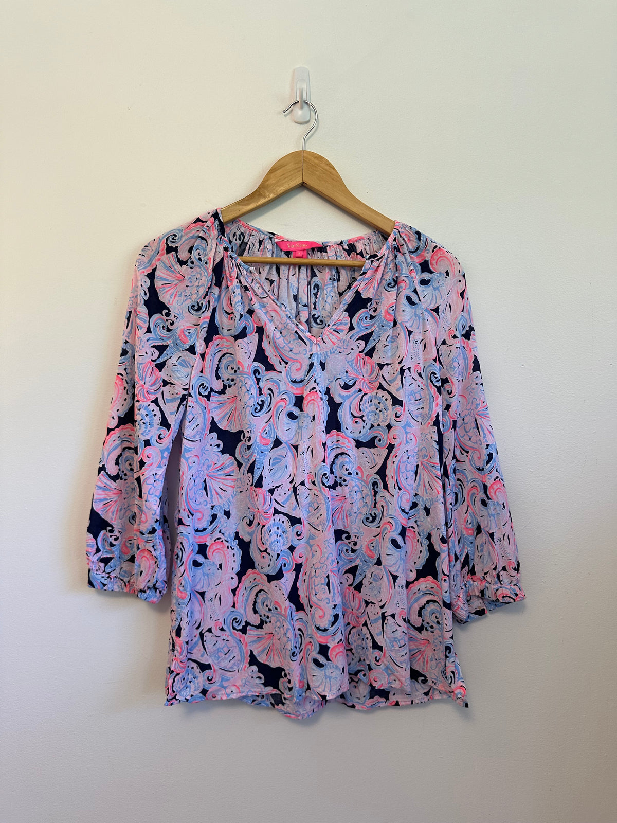 Lilly Pulitzer Elsa Blouse in Pink and Navy Blue Shell Paisley | Size Small