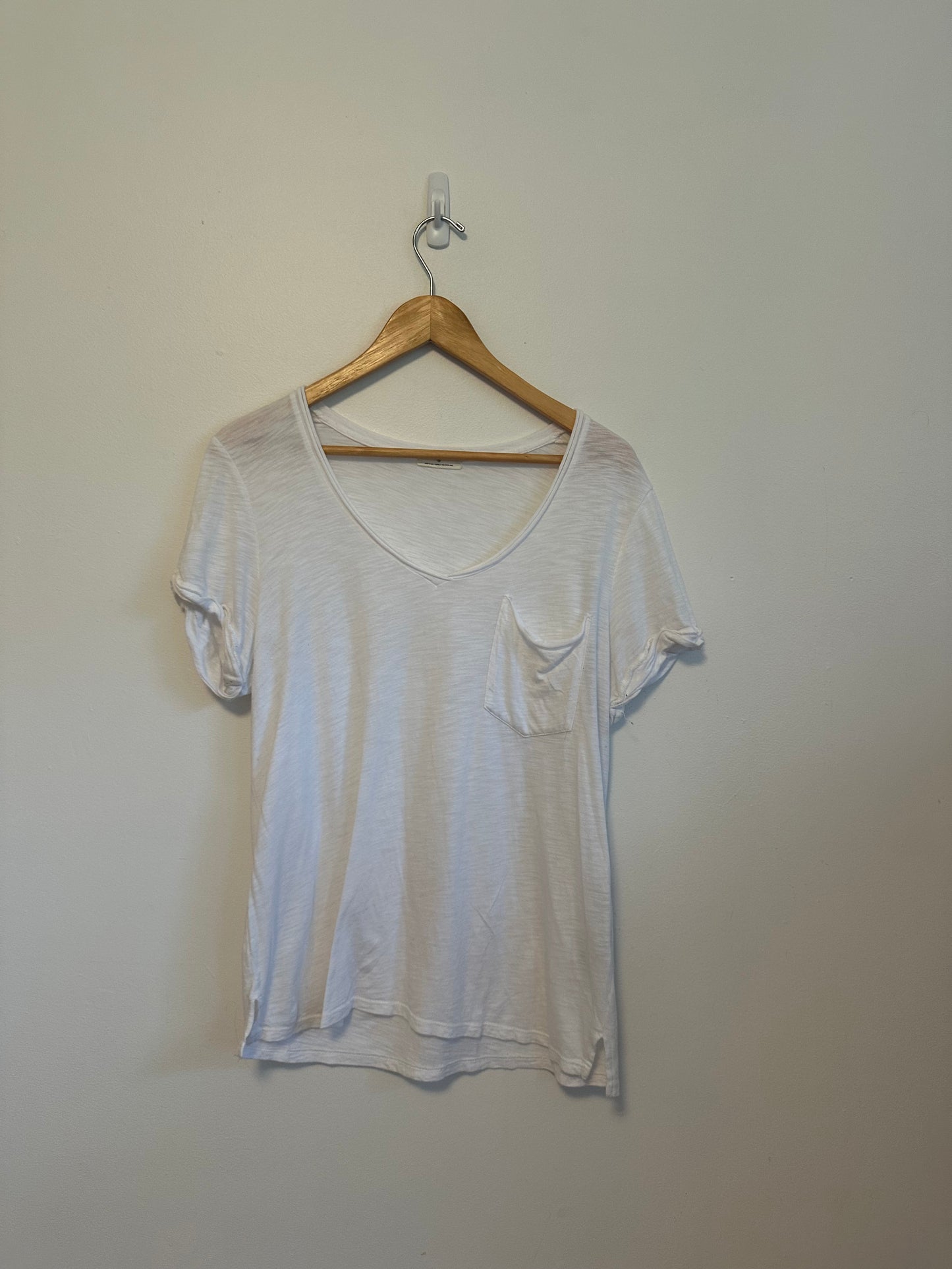 T.la Anthropologie White Slub Knit V-Neck Pocket Short Sleeve T-Shirt | Size Small