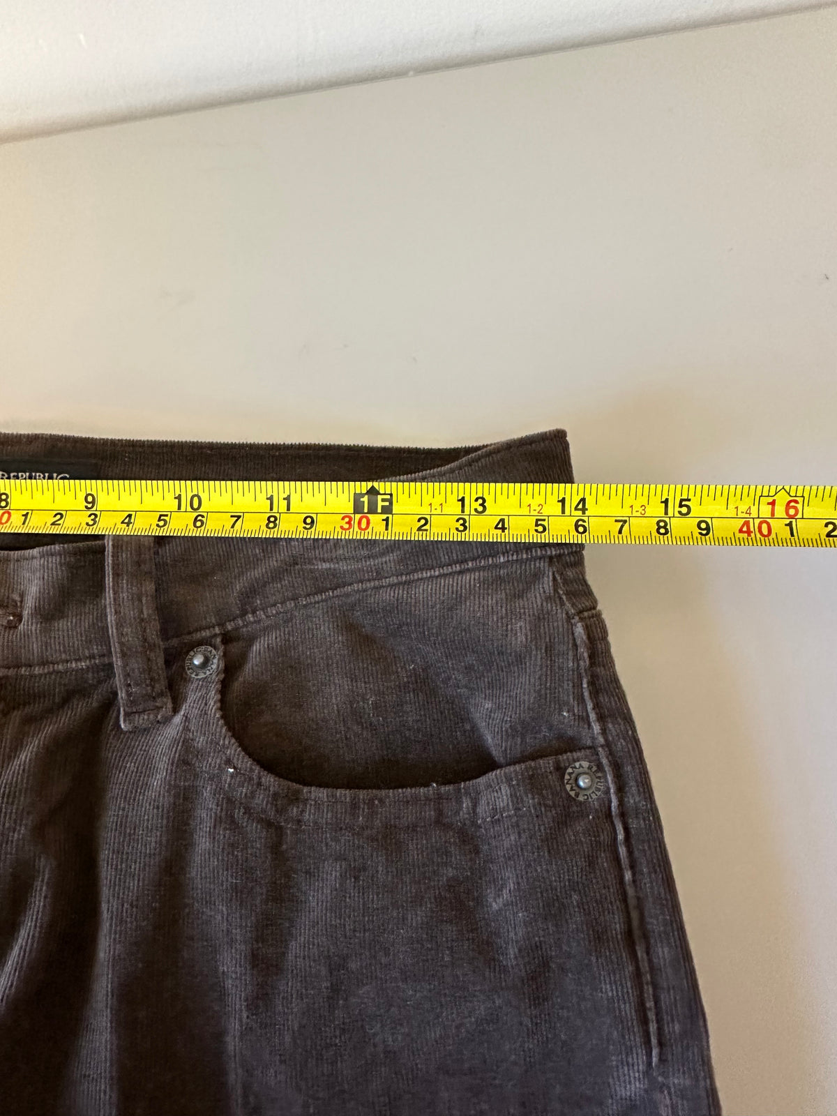 Banana Republic Skinny Corduroy Pants in Brown | Size 26