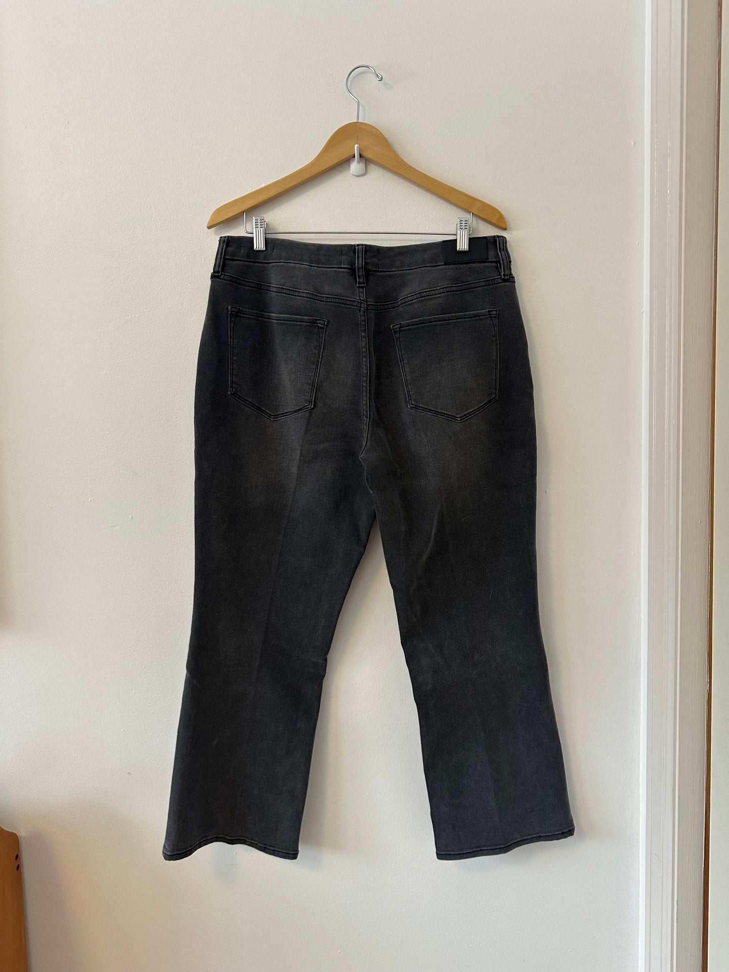 NWT Dear John Denim Jeanne Flare Jean in Crosscreek | Size 32