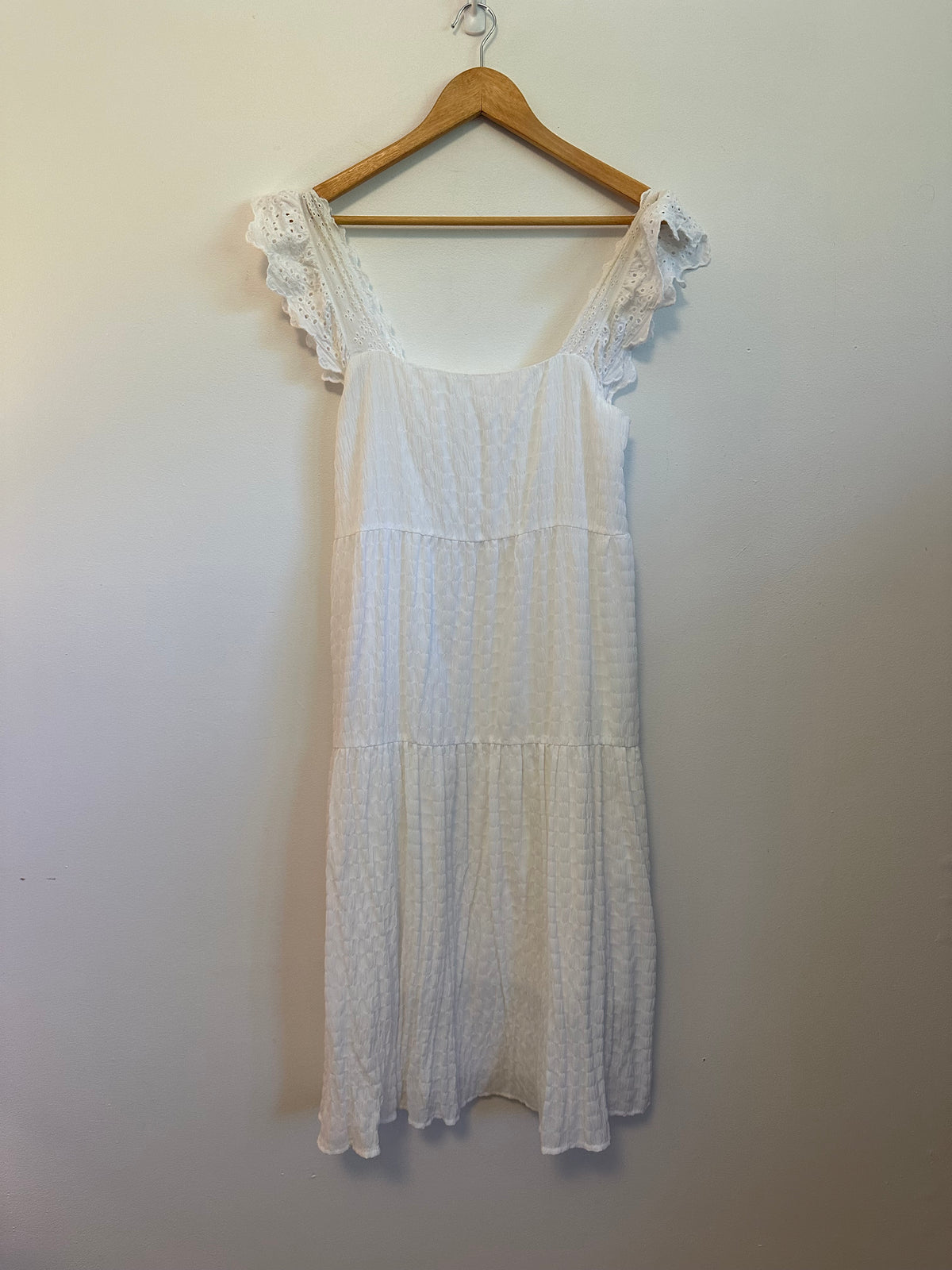 Lush White Eyelet Flutter Sleeve Tiered Midi Dress | Size Small