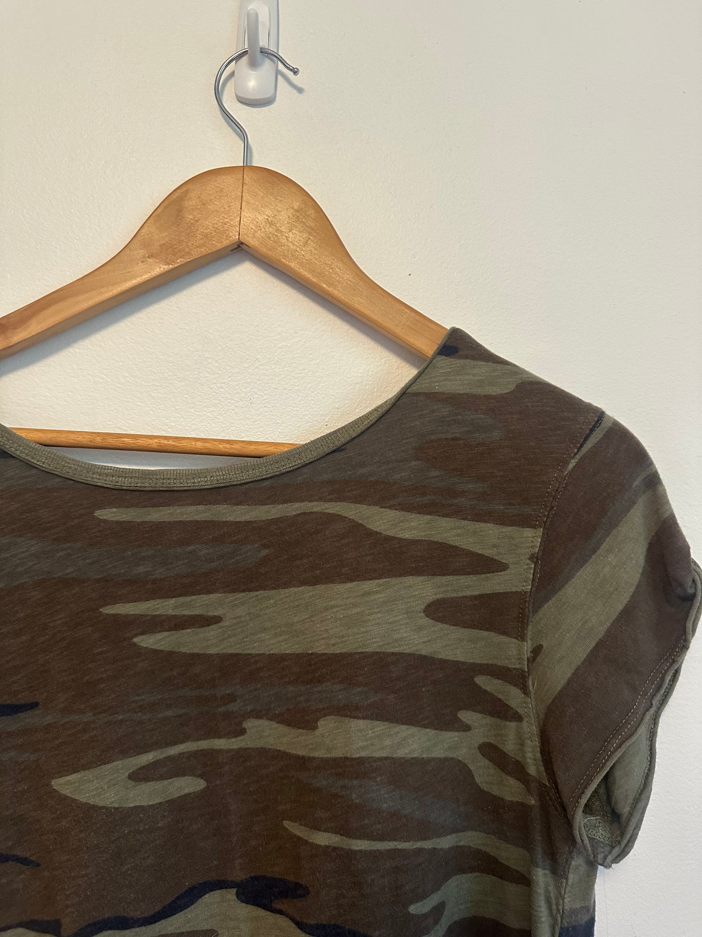 Z Supply Camouflage Slub Cotton Short Sleeve T-Shirt | Size Medium