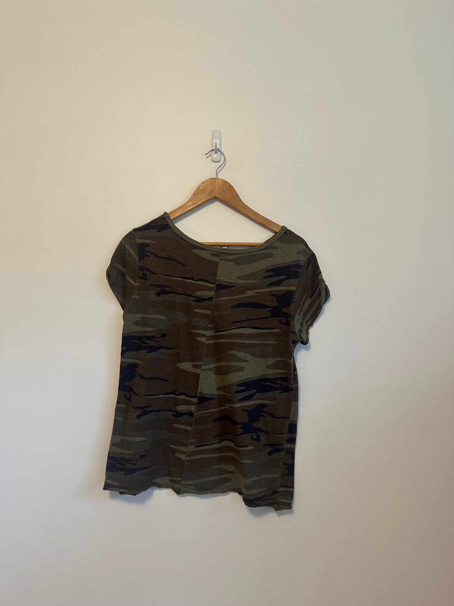 Z Supply Camouflage Slub Cotton Short Sleeve T-Shirt | Size Medium