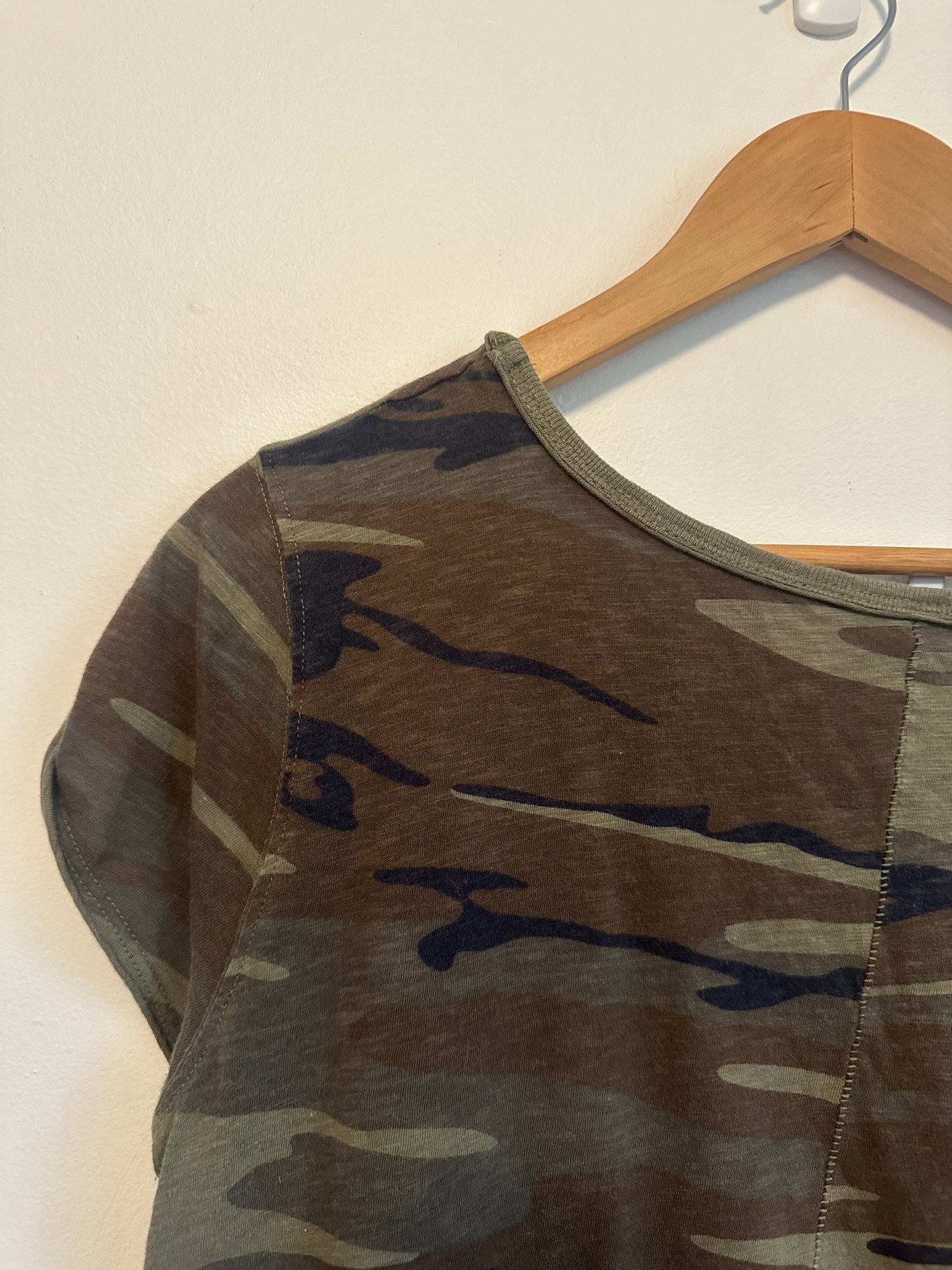 Z Supply Camouflage Slub Cotton Short Sleeve T-Shirt | Size Medium
