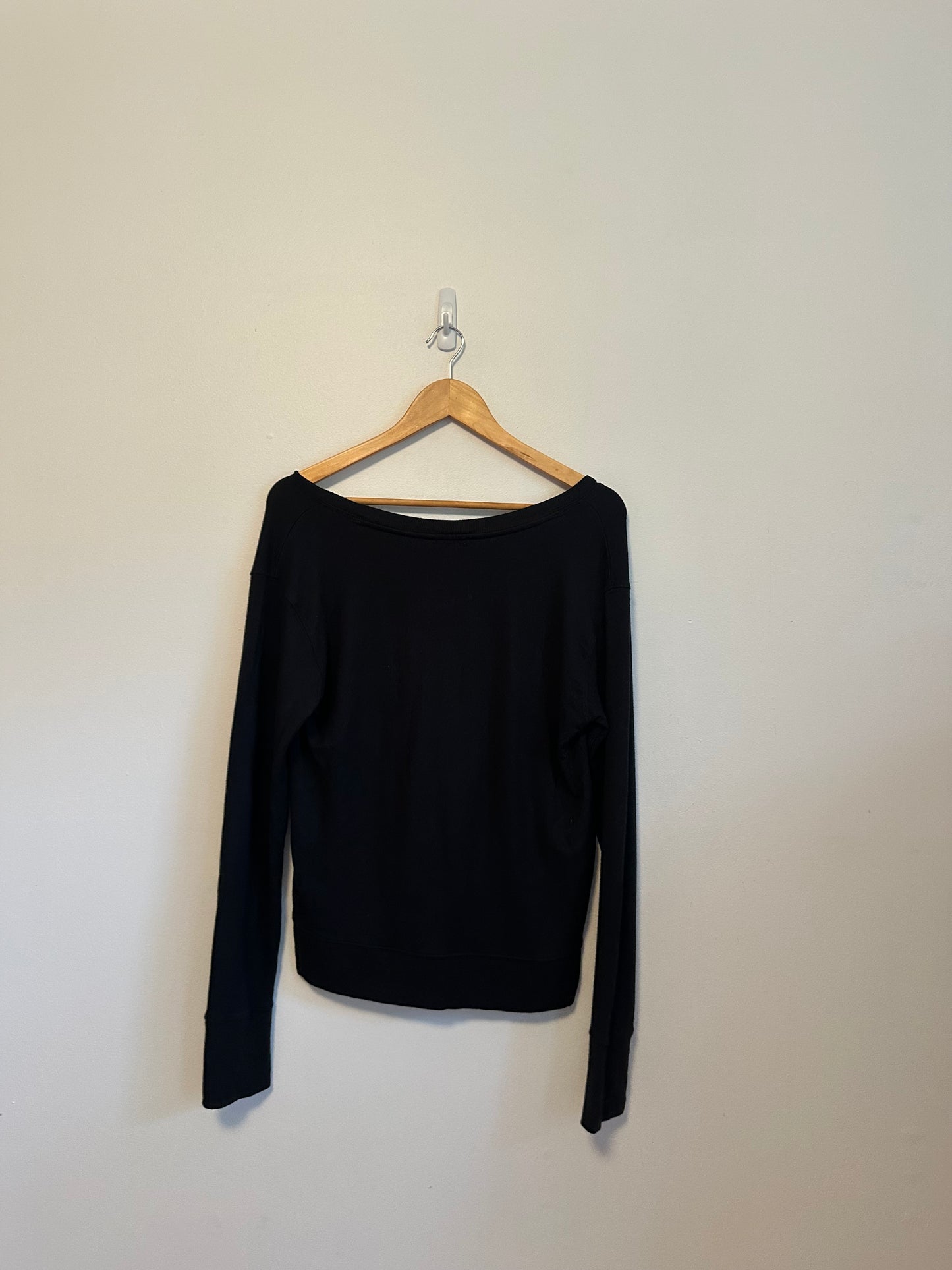 Athleta Black V-Neck Long Sleeve T-Shirt | Size Small