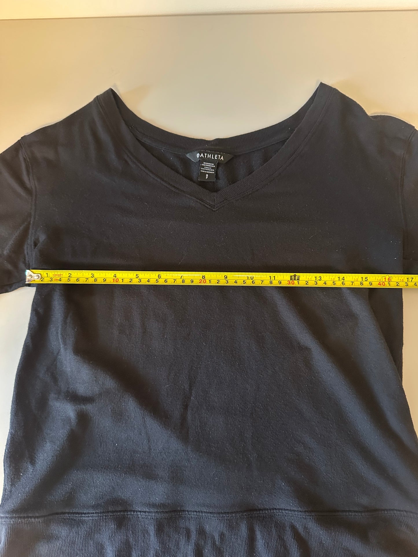 Athleta Black V-Neck Long Sleeve T-Shirt | Size Small
